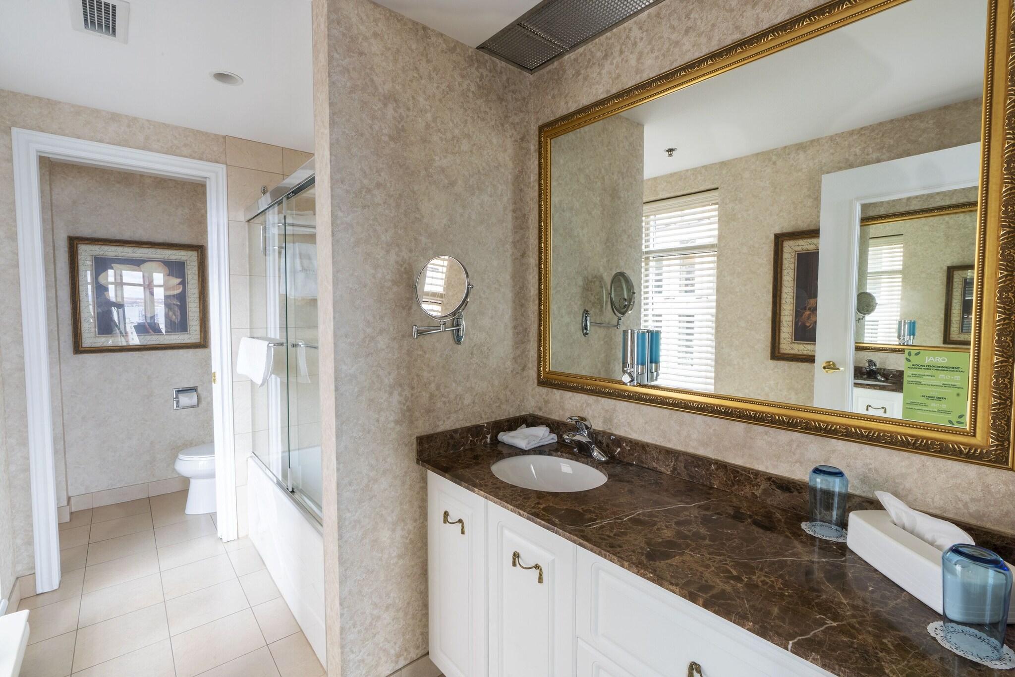 Suite City View King Bed