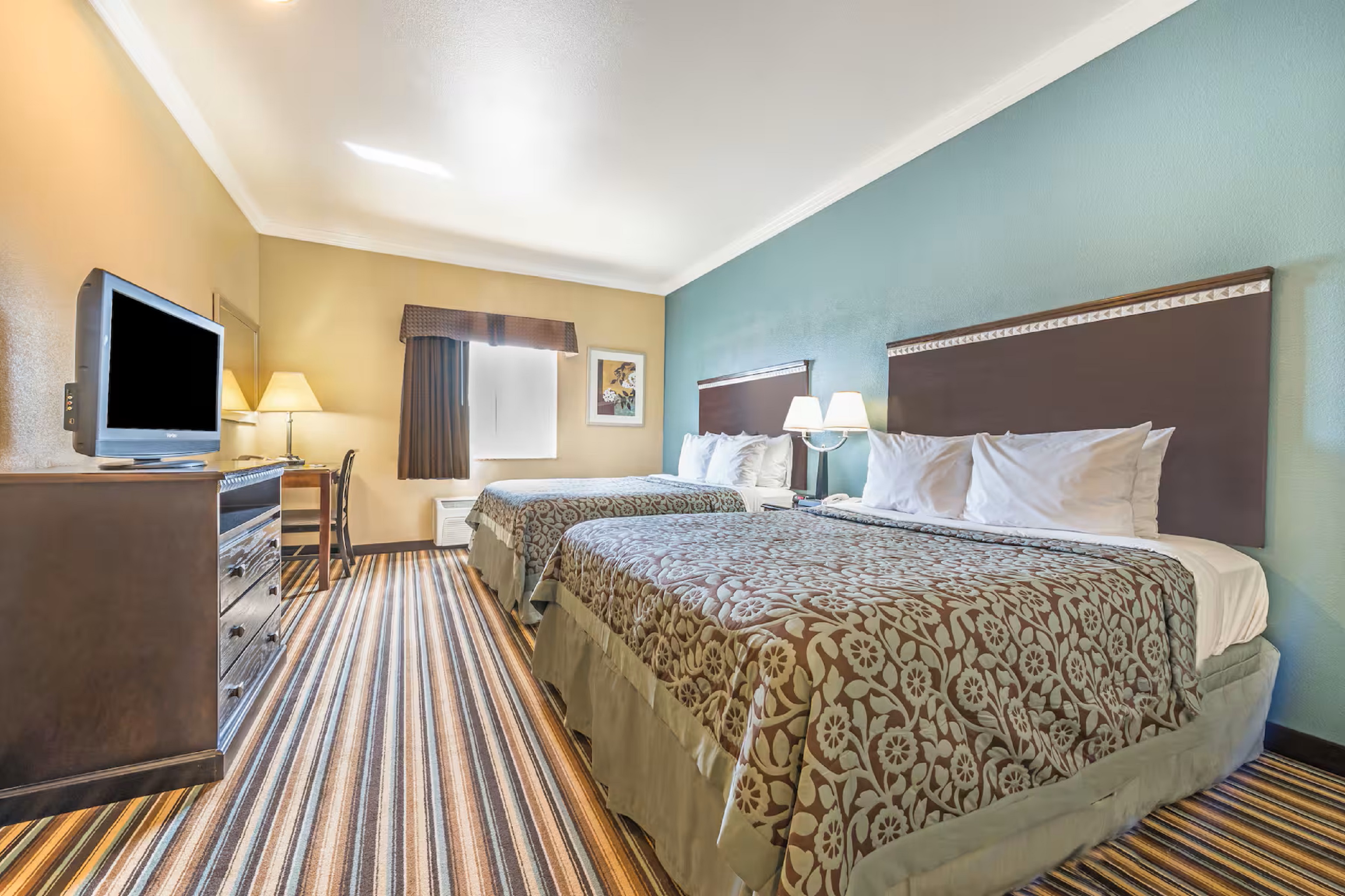 Quadruple Two Queen Beds