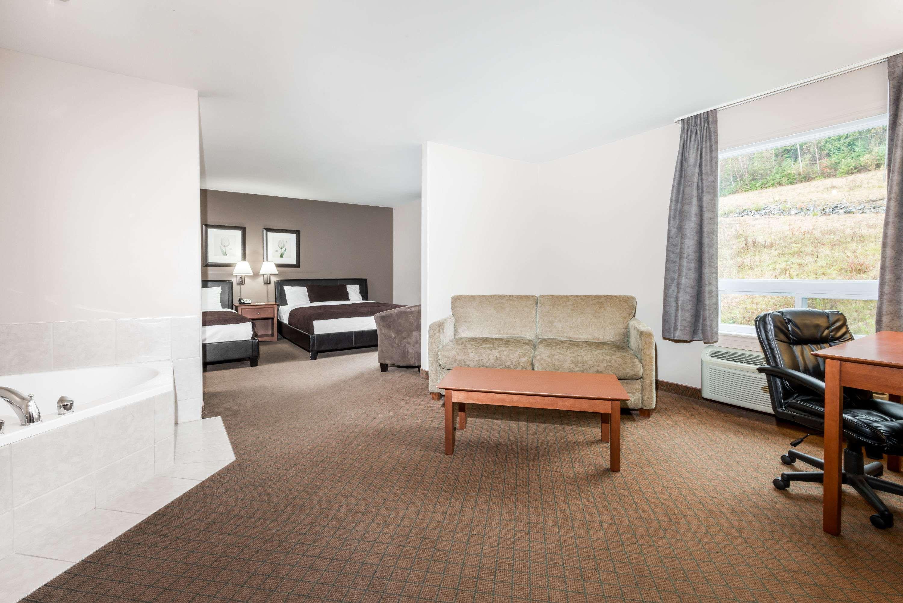 Suite Two Queen Beds