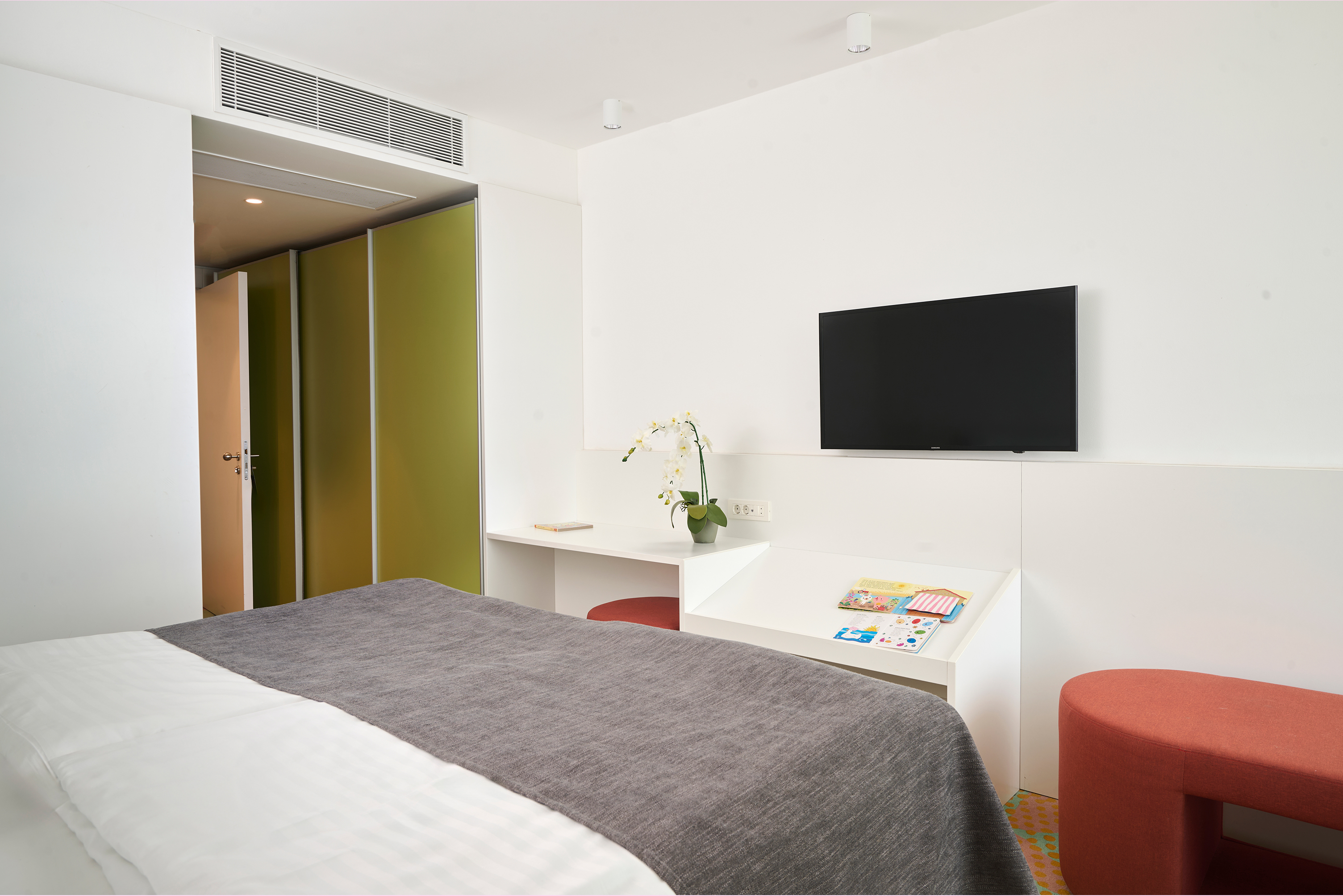 Room Connecting Room