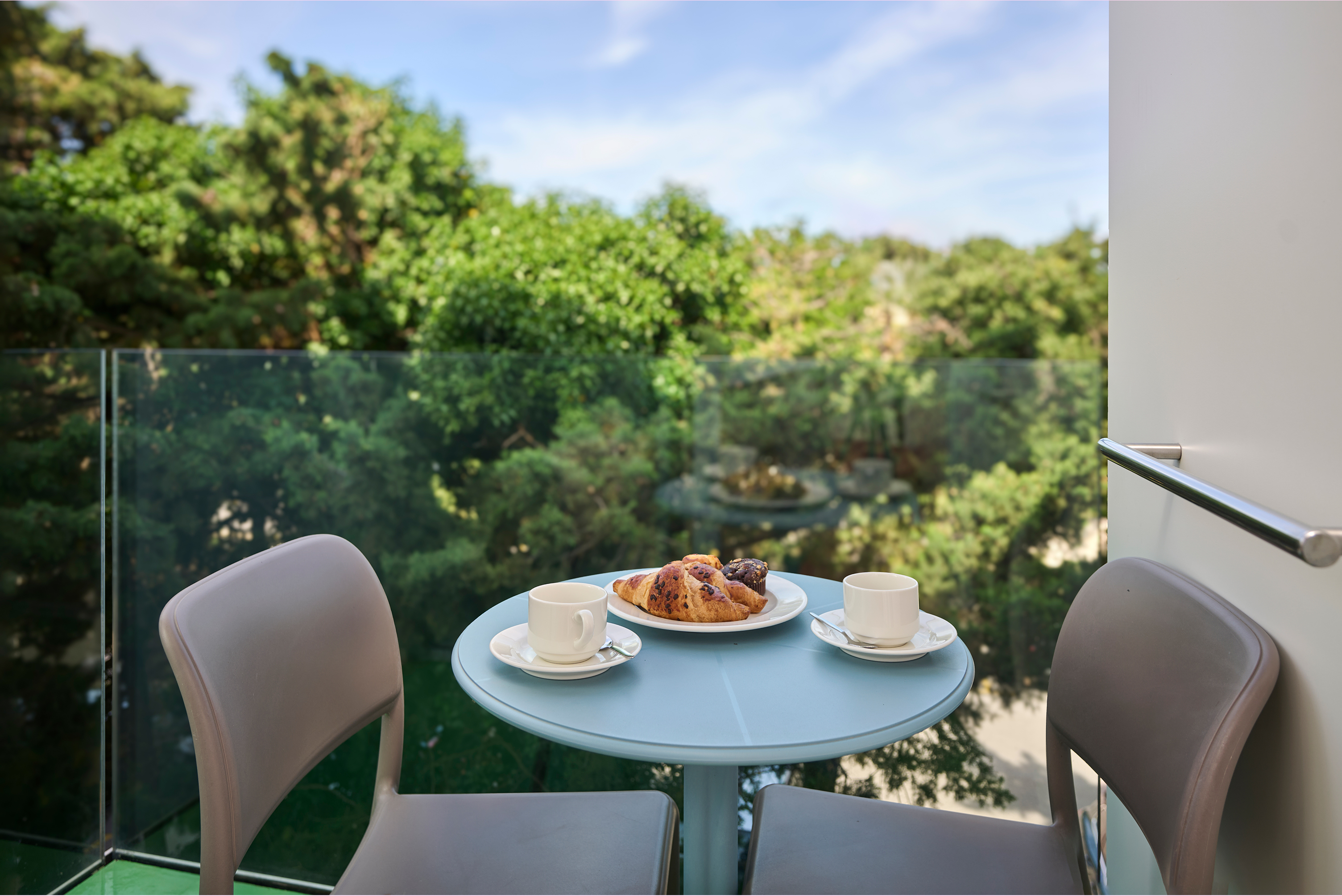 Room Connecting Room