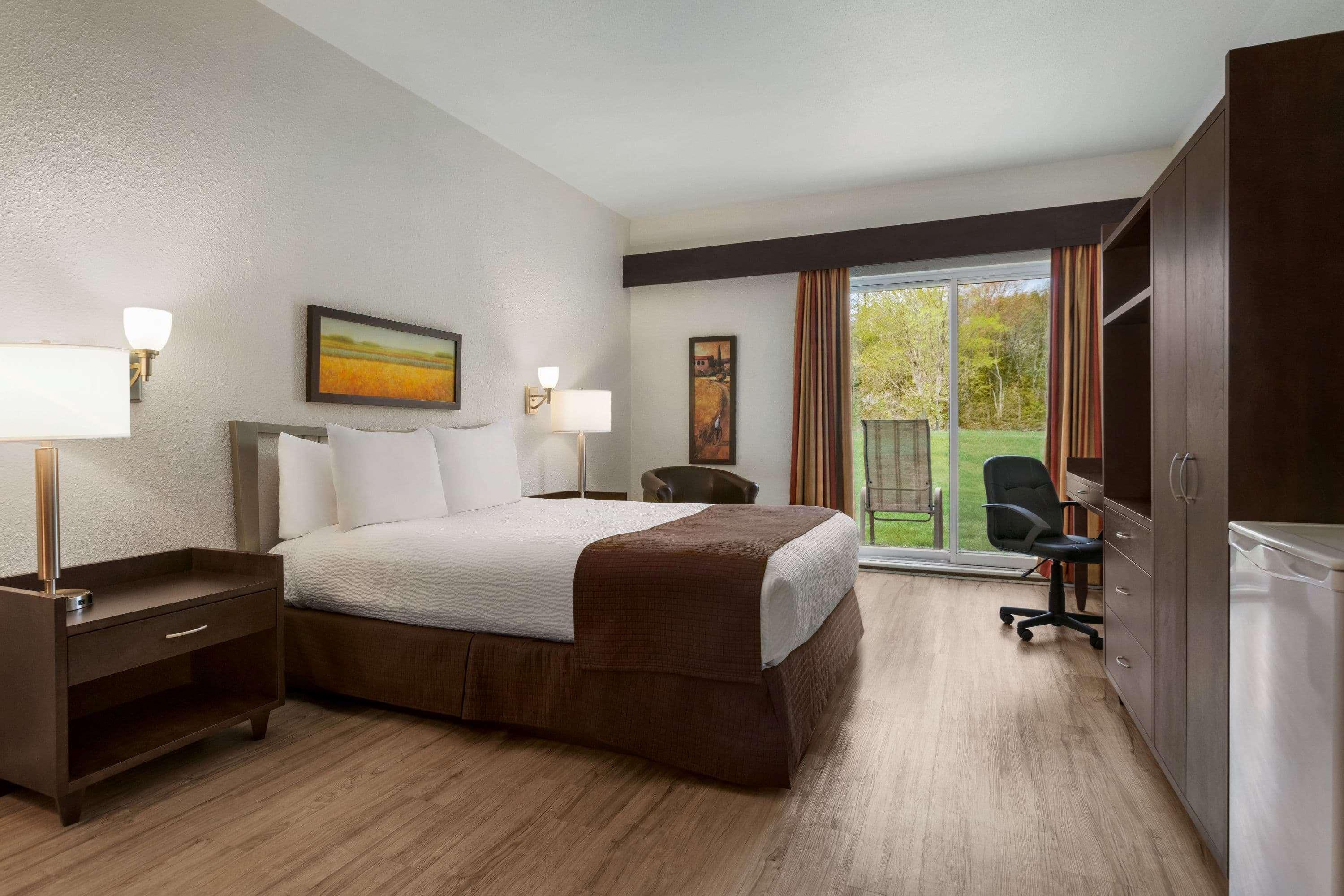 Triple Queen Size Bed