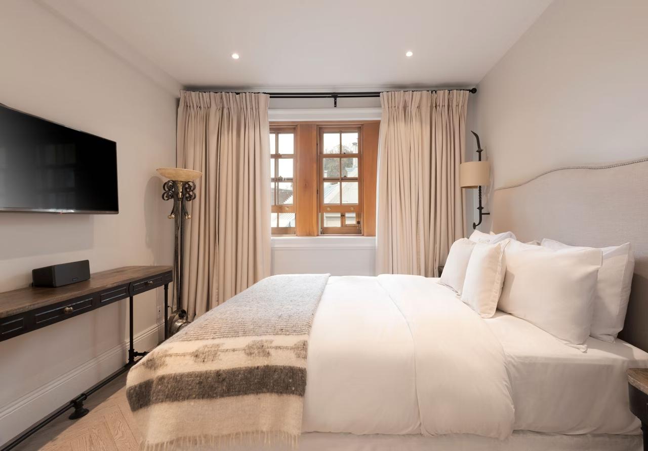 Suite Queen Size Bed