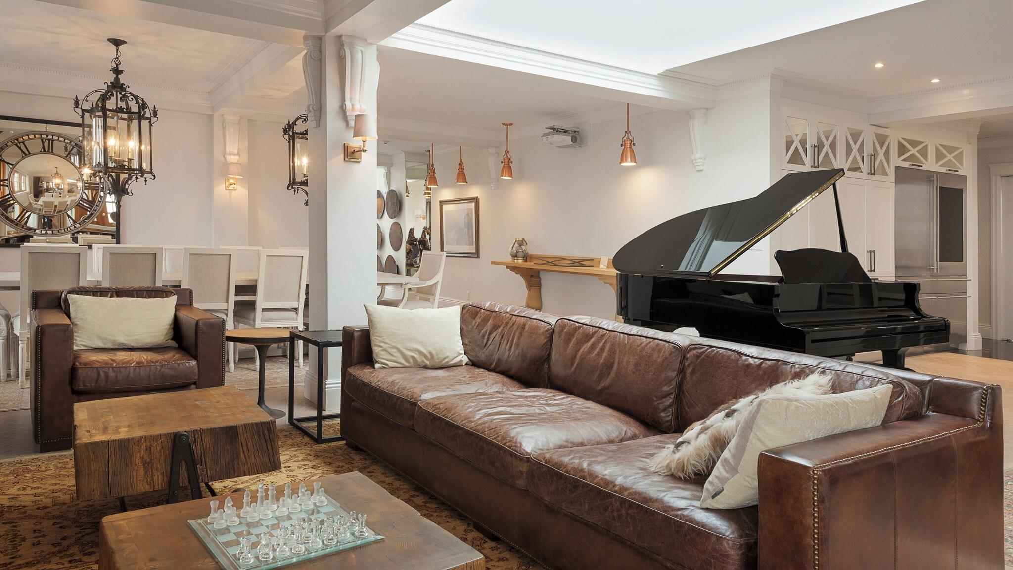 Suite Queen Size Bed