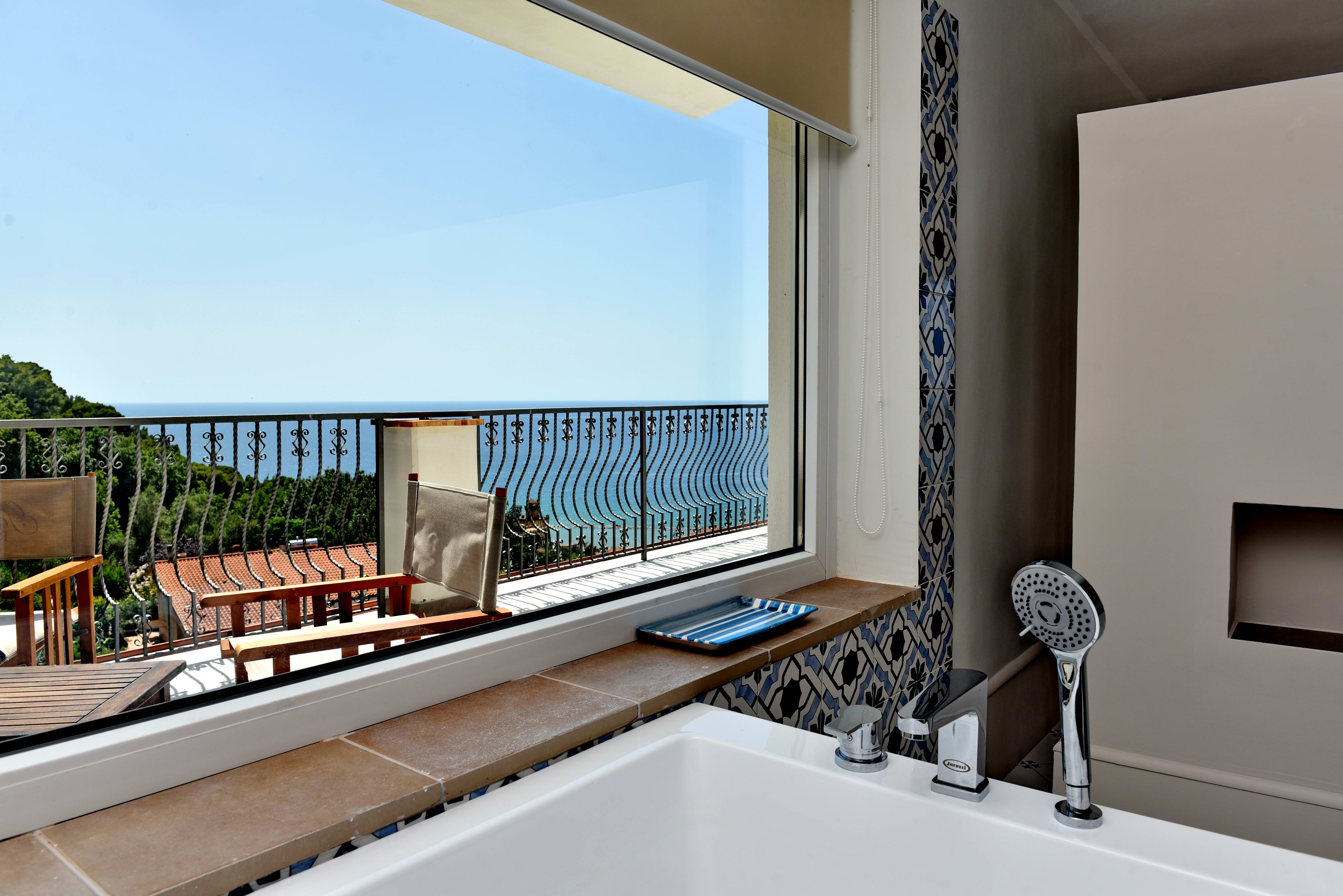 Suite Deluxe King Bed