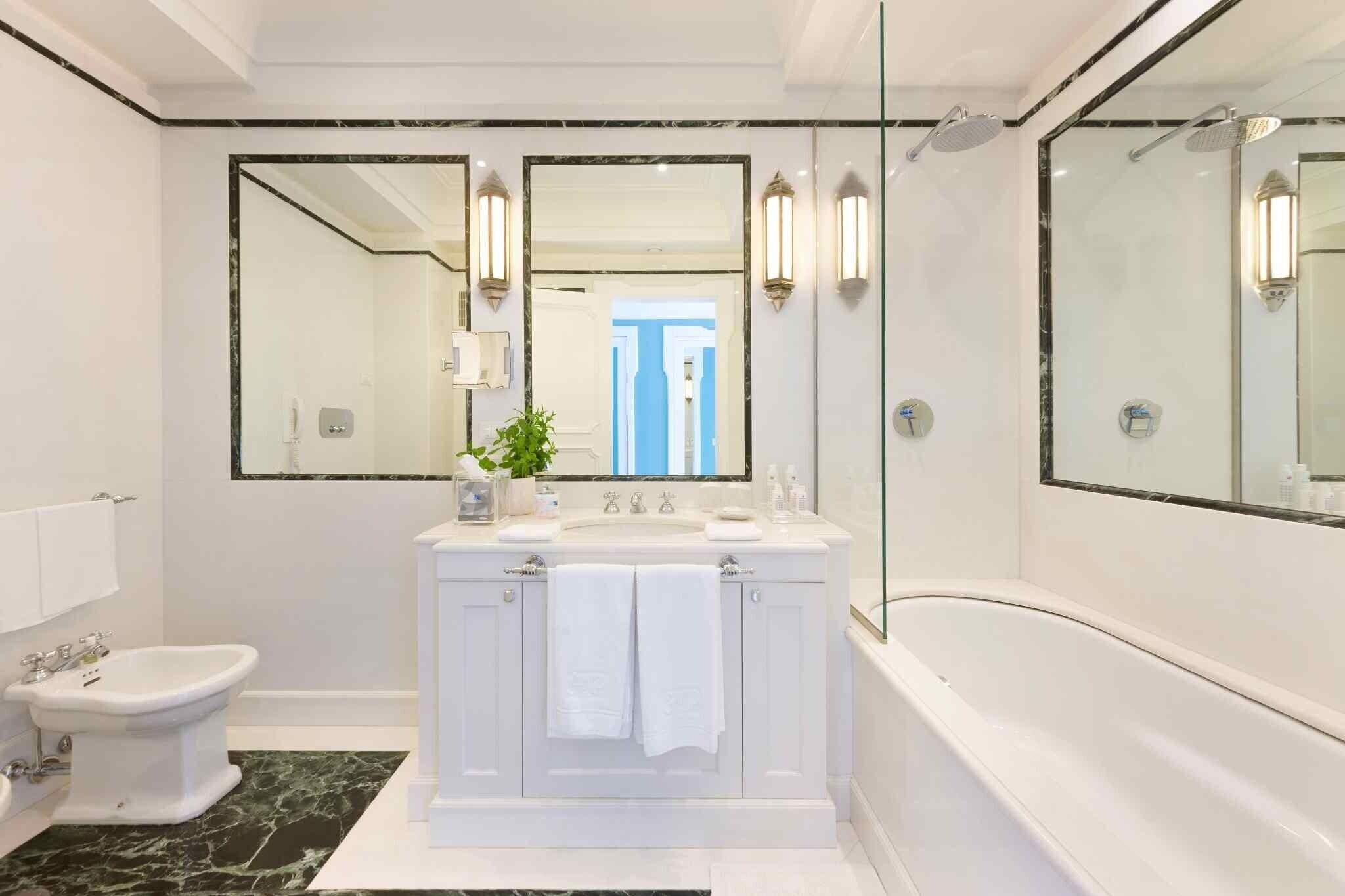 Double Deluxe Queen Bed