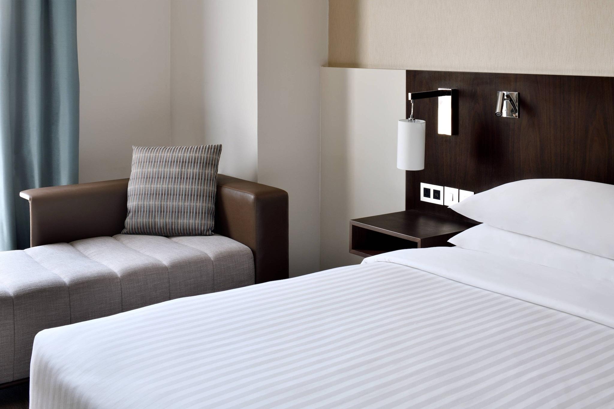 Double Deluxe King Bed