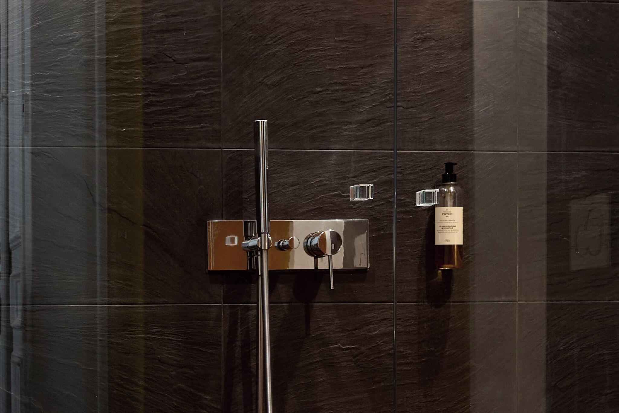 Double Deluxe Two Beds