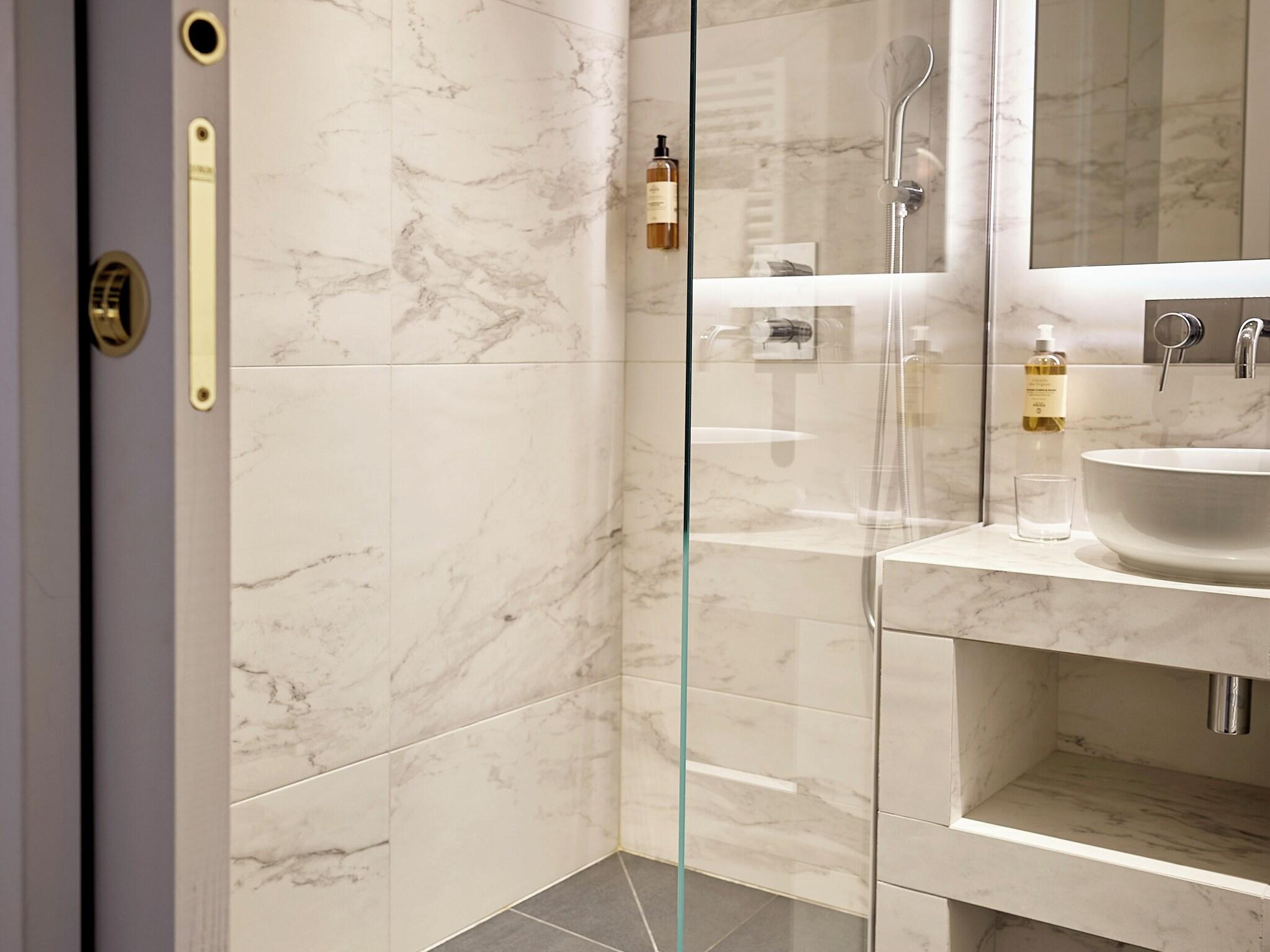 Double Deluxe Two Beds