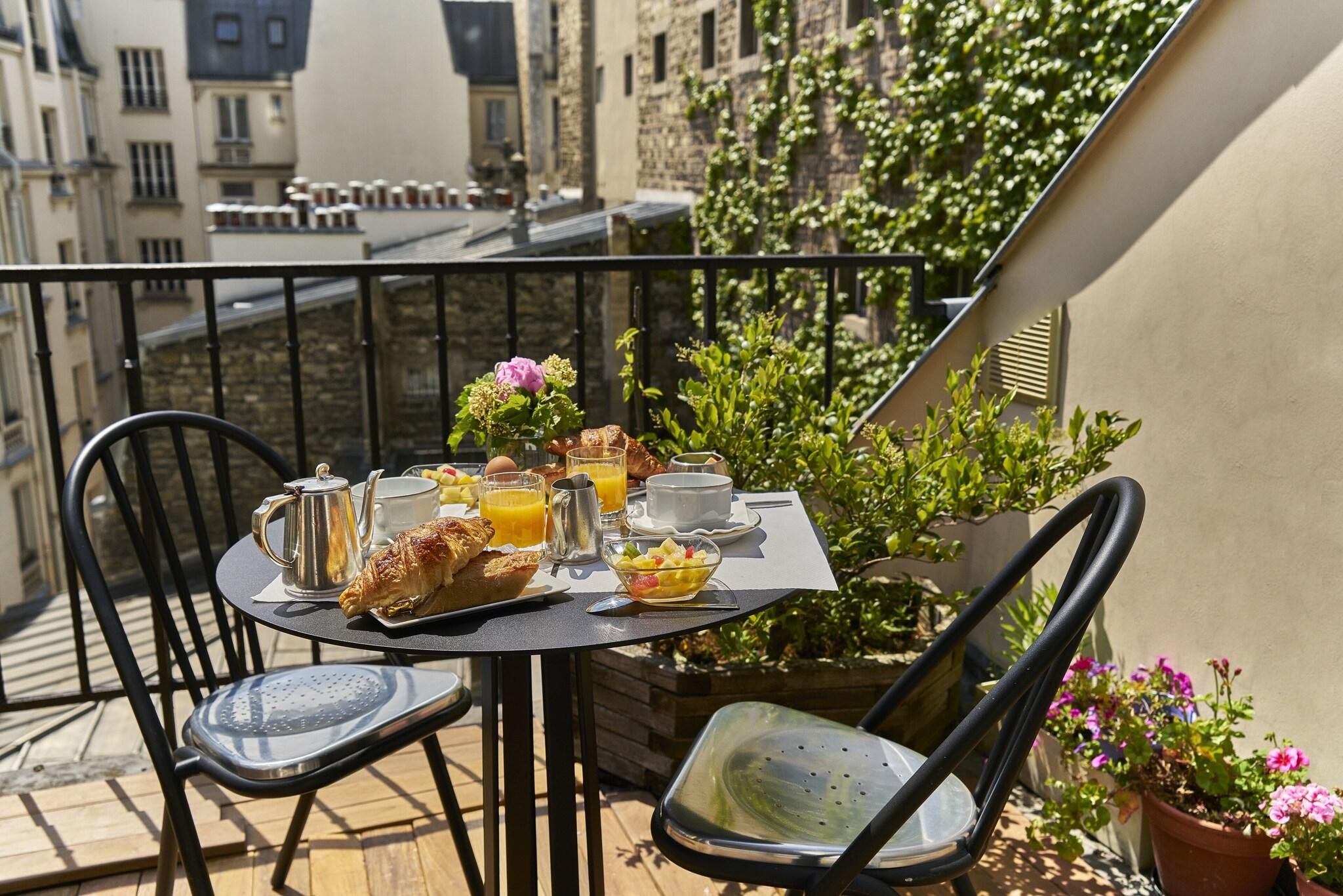 Double Deluxe King Bed