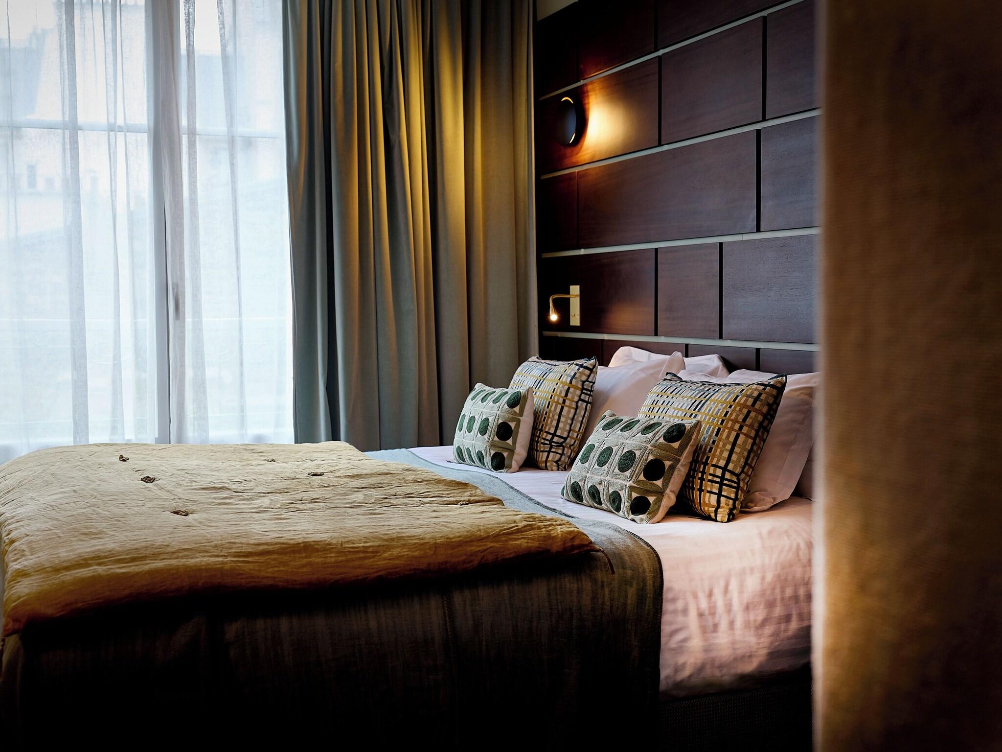 Double Deluxe King Bed