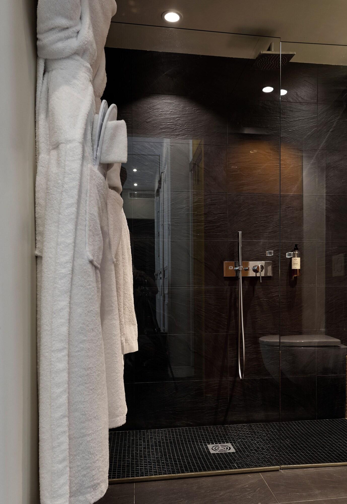 Double Deluxe King Bed