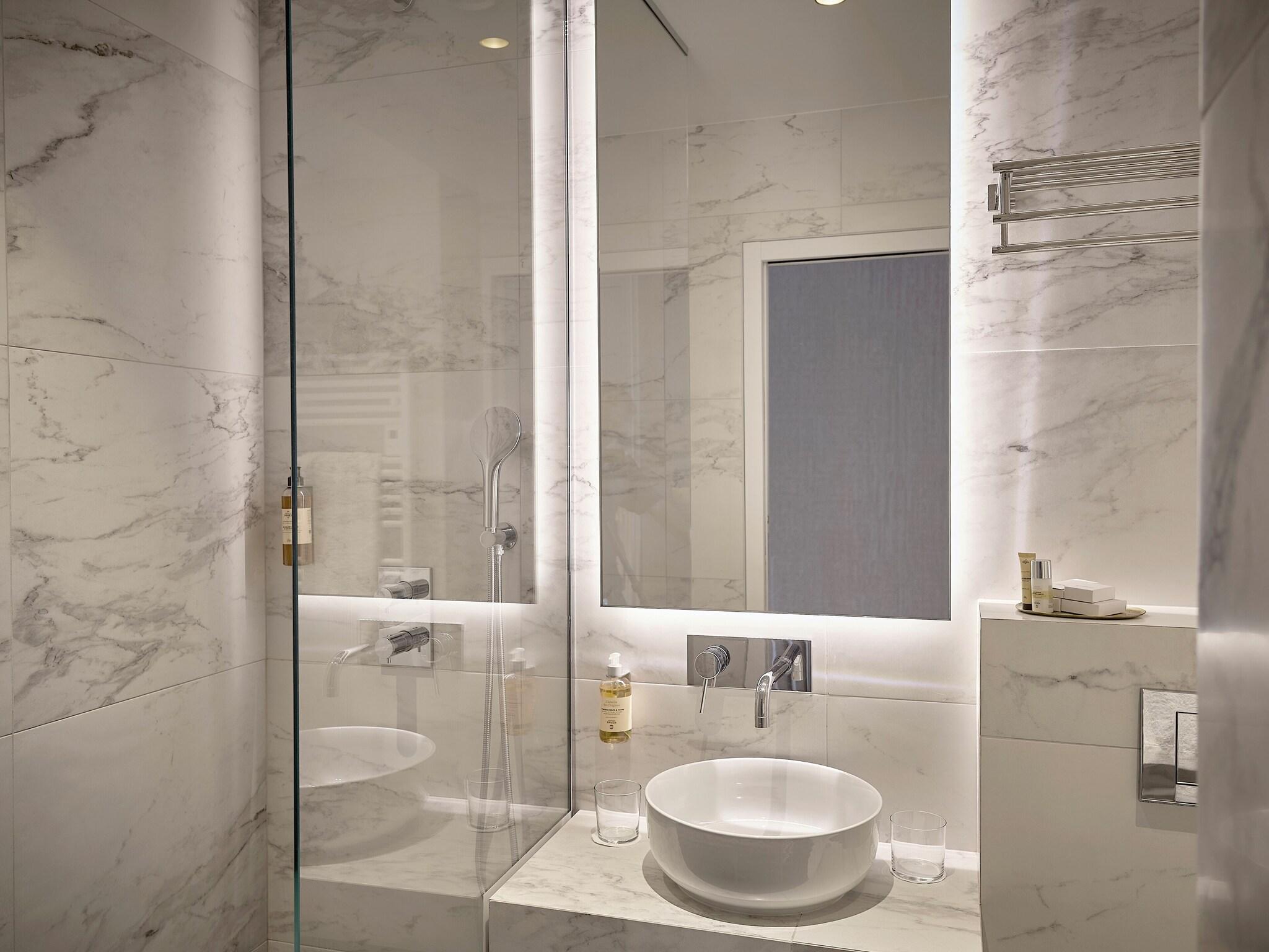 Double Deluxe King Bed