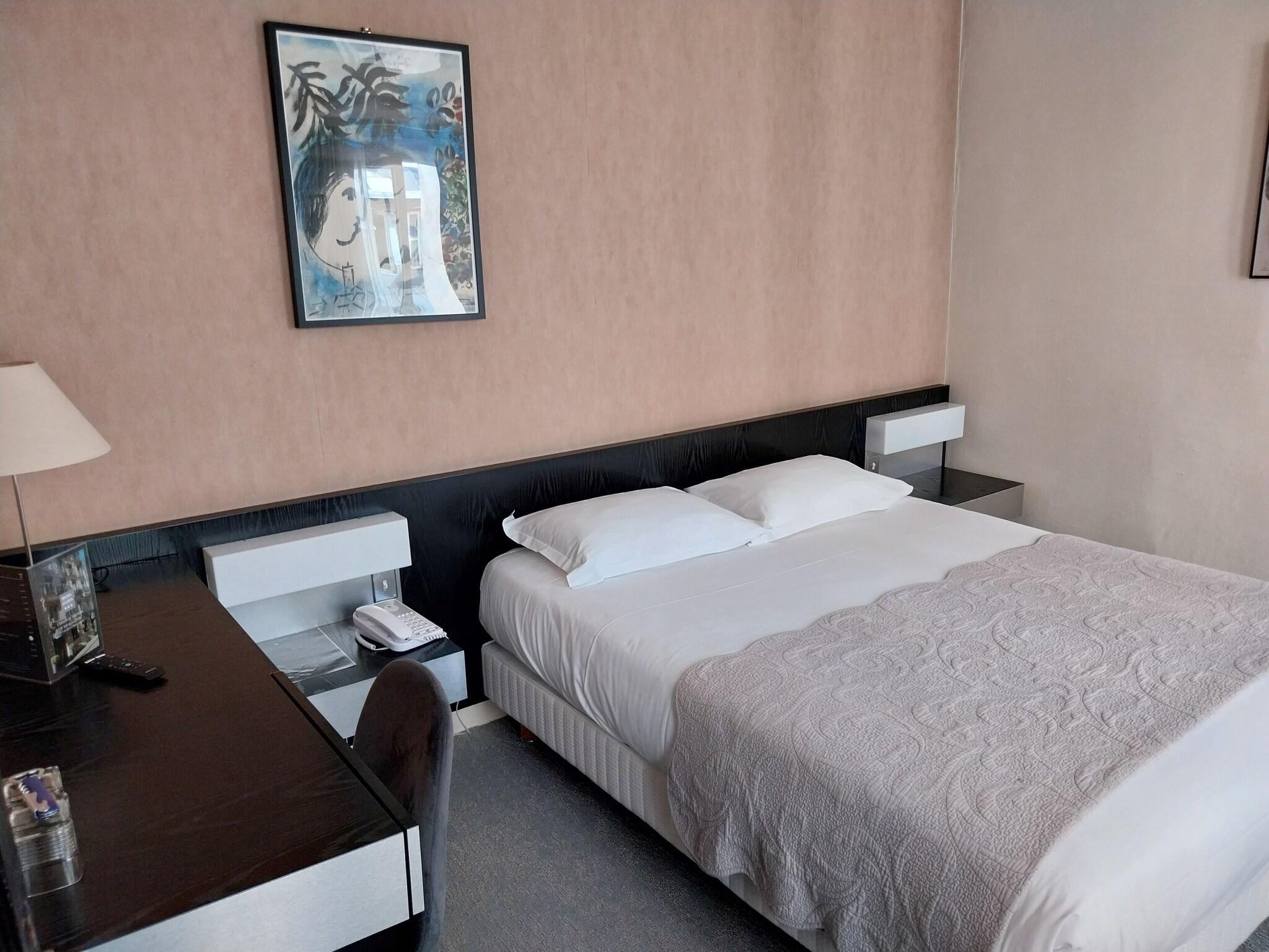 Double Queen Size Bed