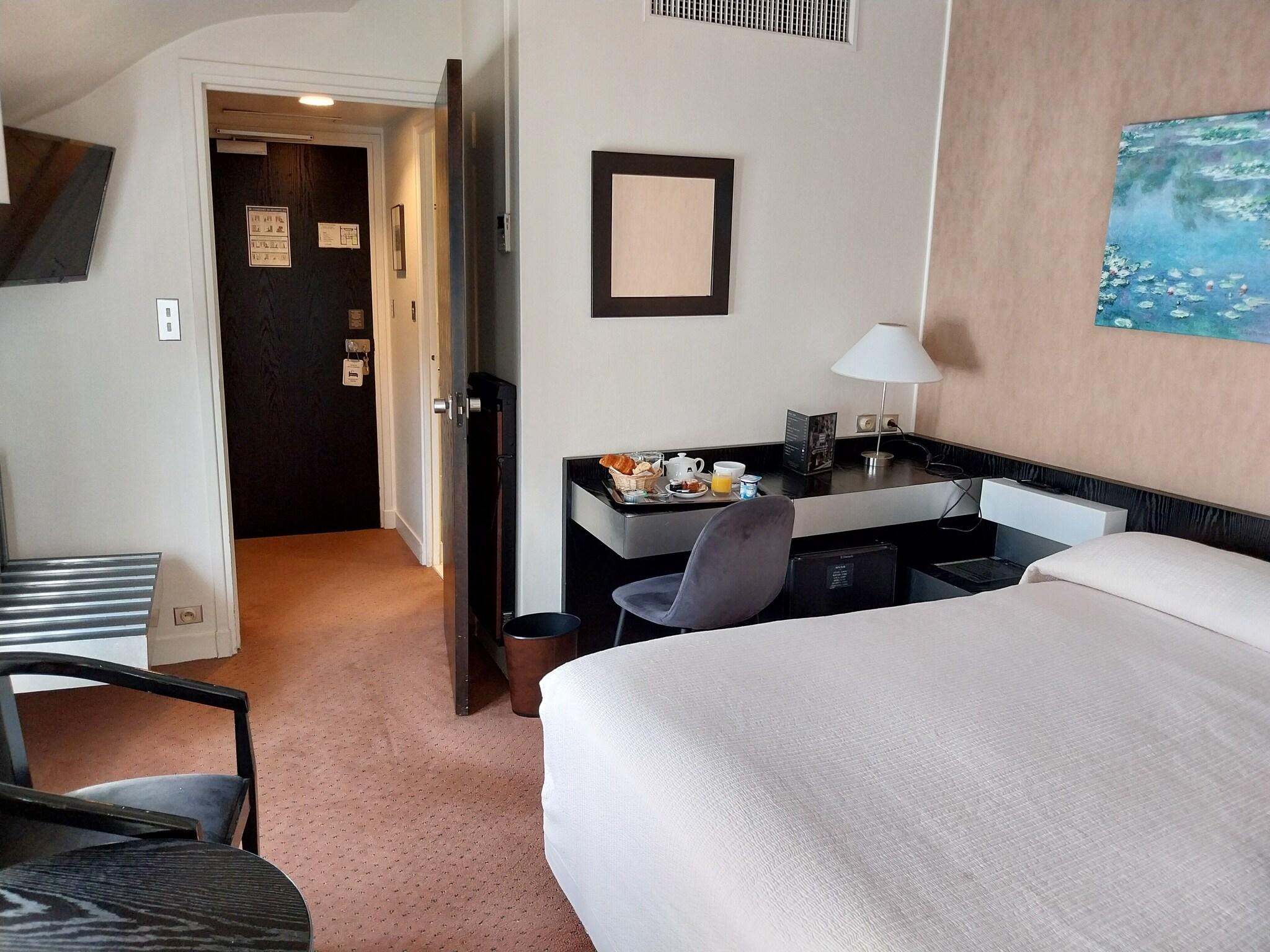 Double Queen Size Bed