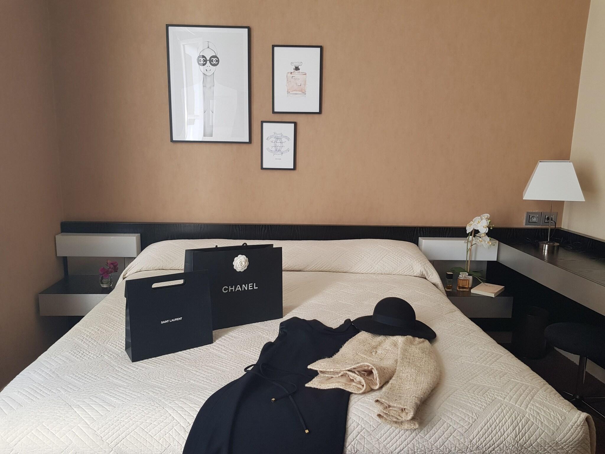 Double Queen Size Bed