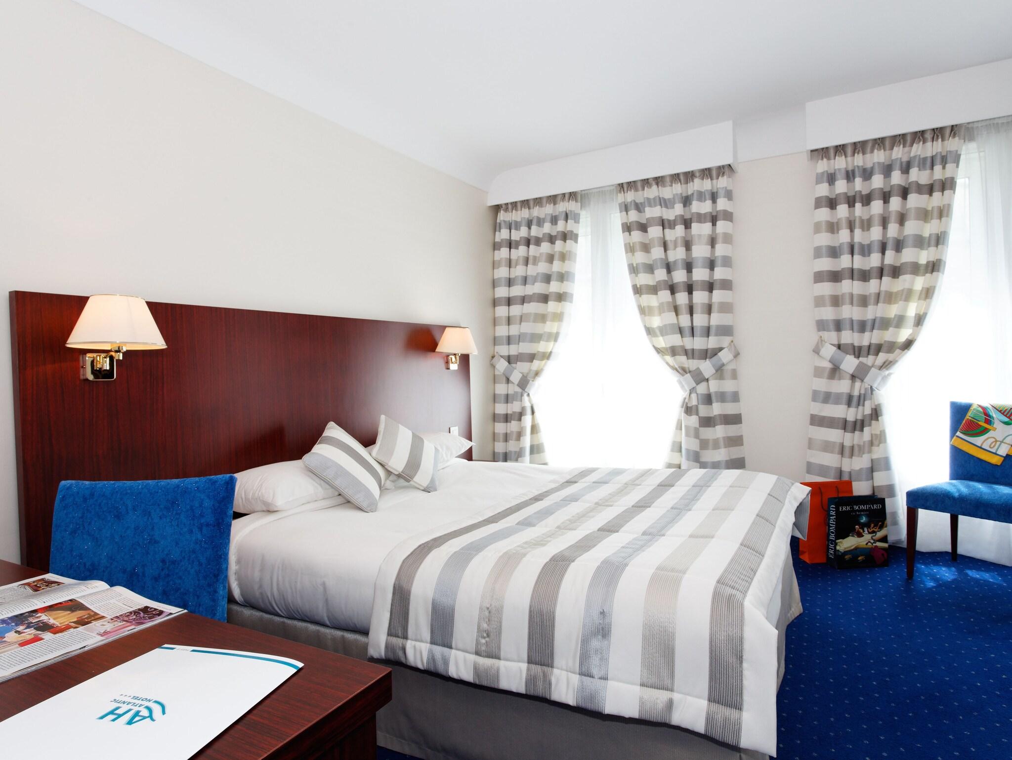 Double Classic Queen Bed