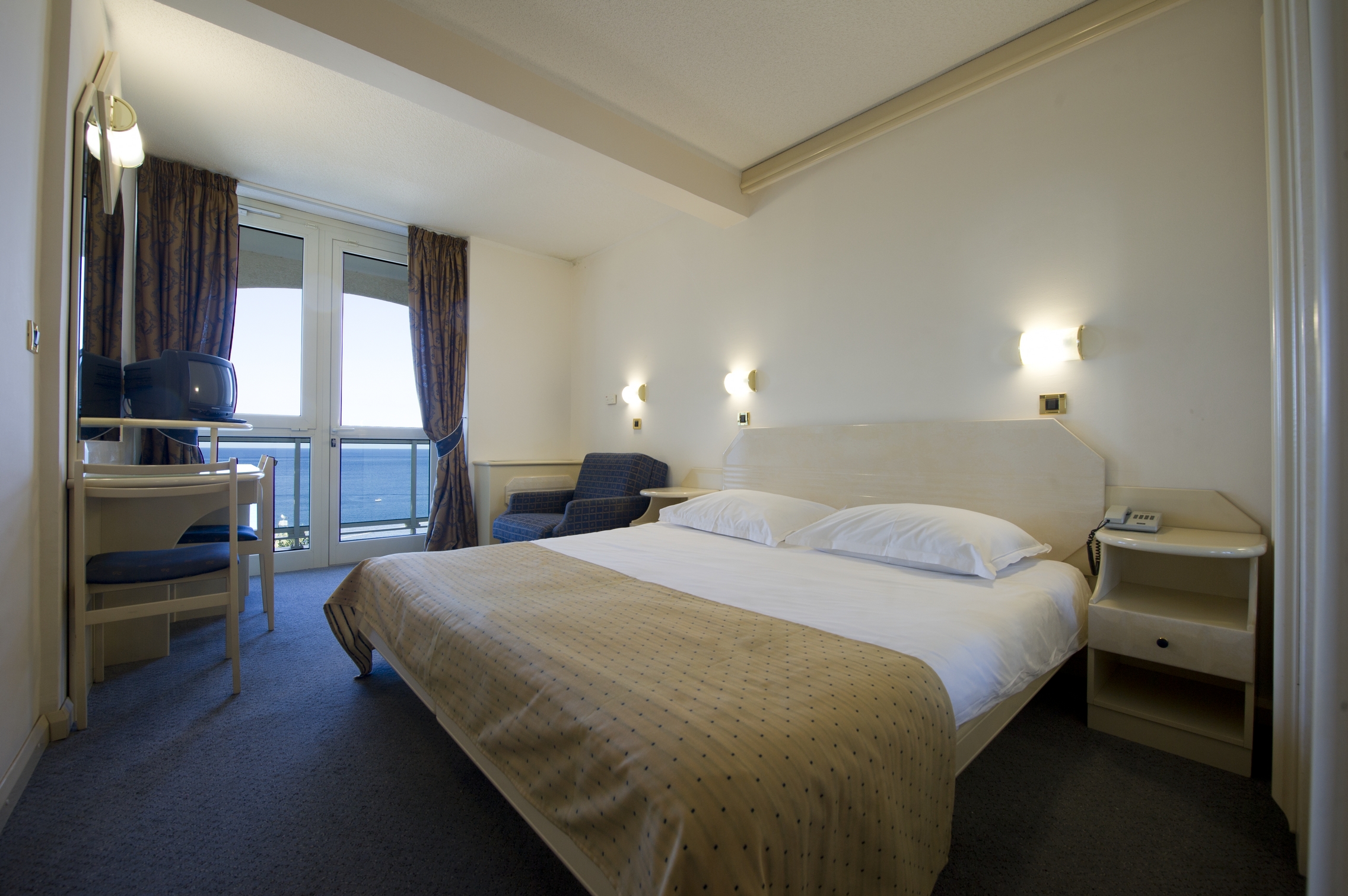 Double Single Side Sea View with Balcony