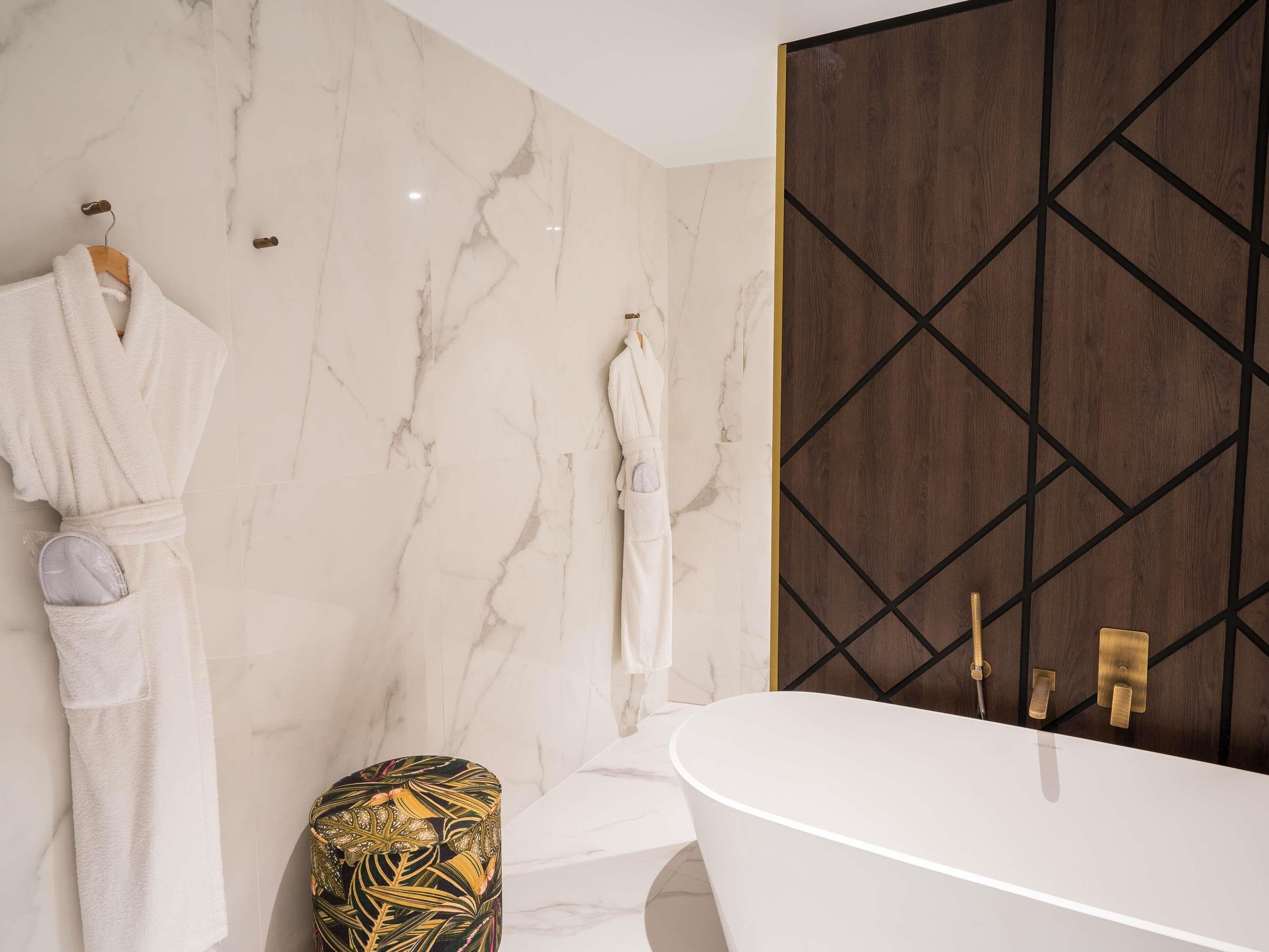 Junior Suite King Size Bed