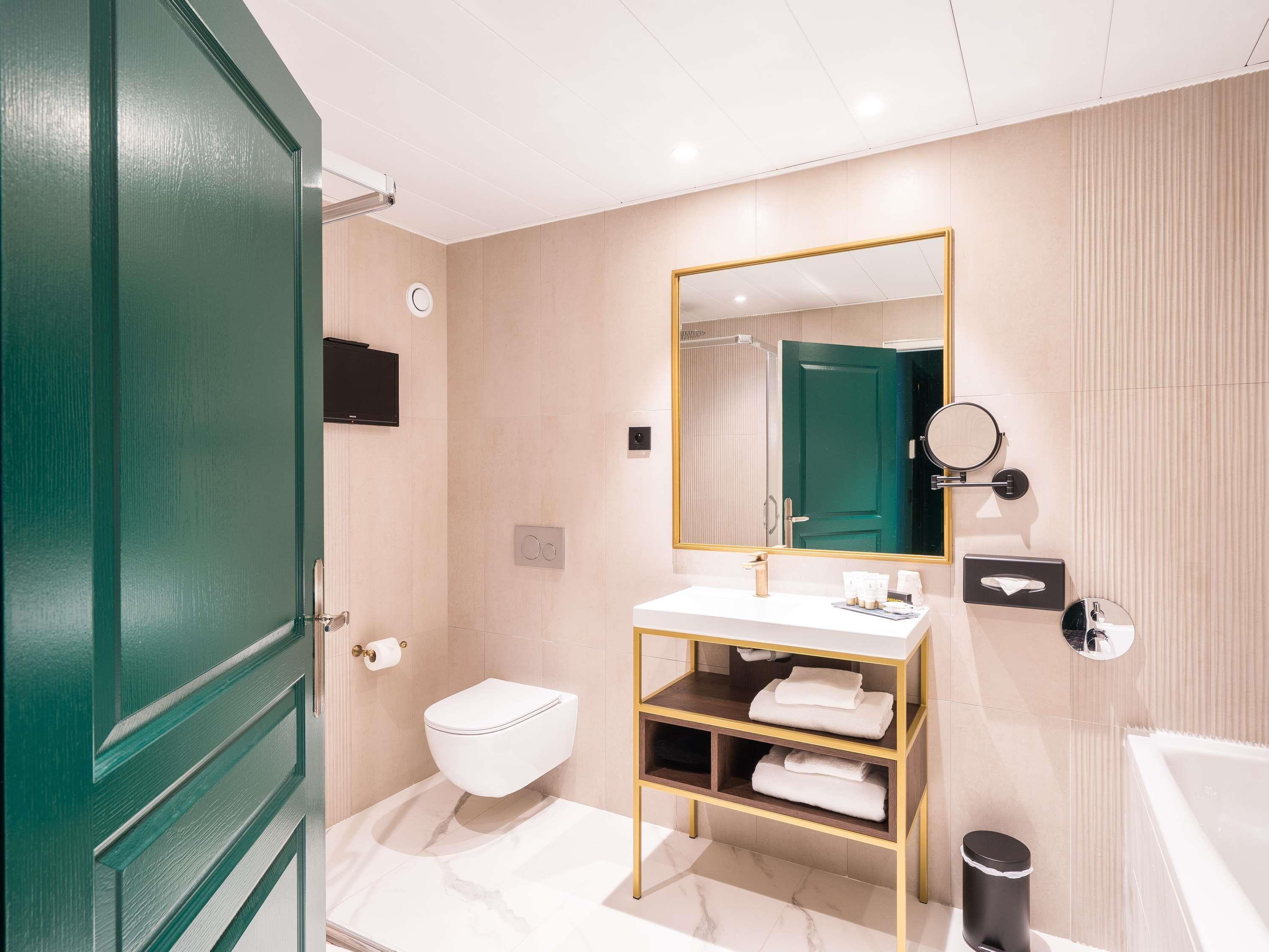 Double Deluxe King Bed