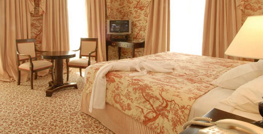 Double Deluxe King Bed