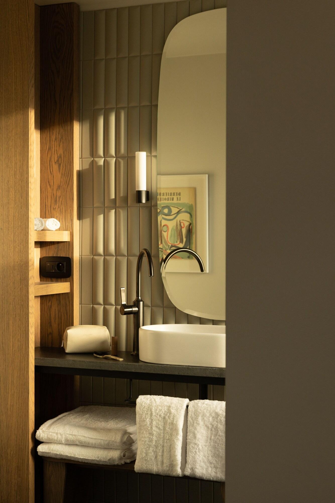 Double Connecting Room