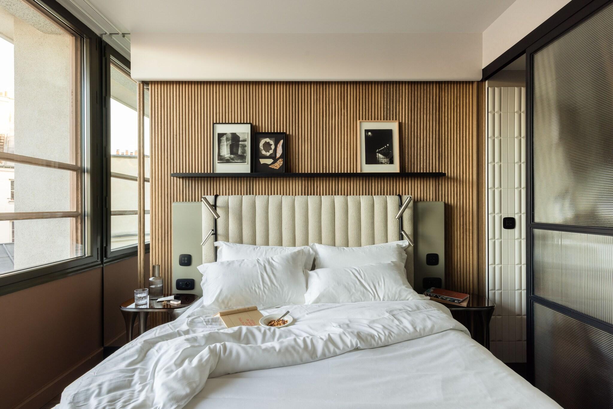 Double Classic Queen Bed