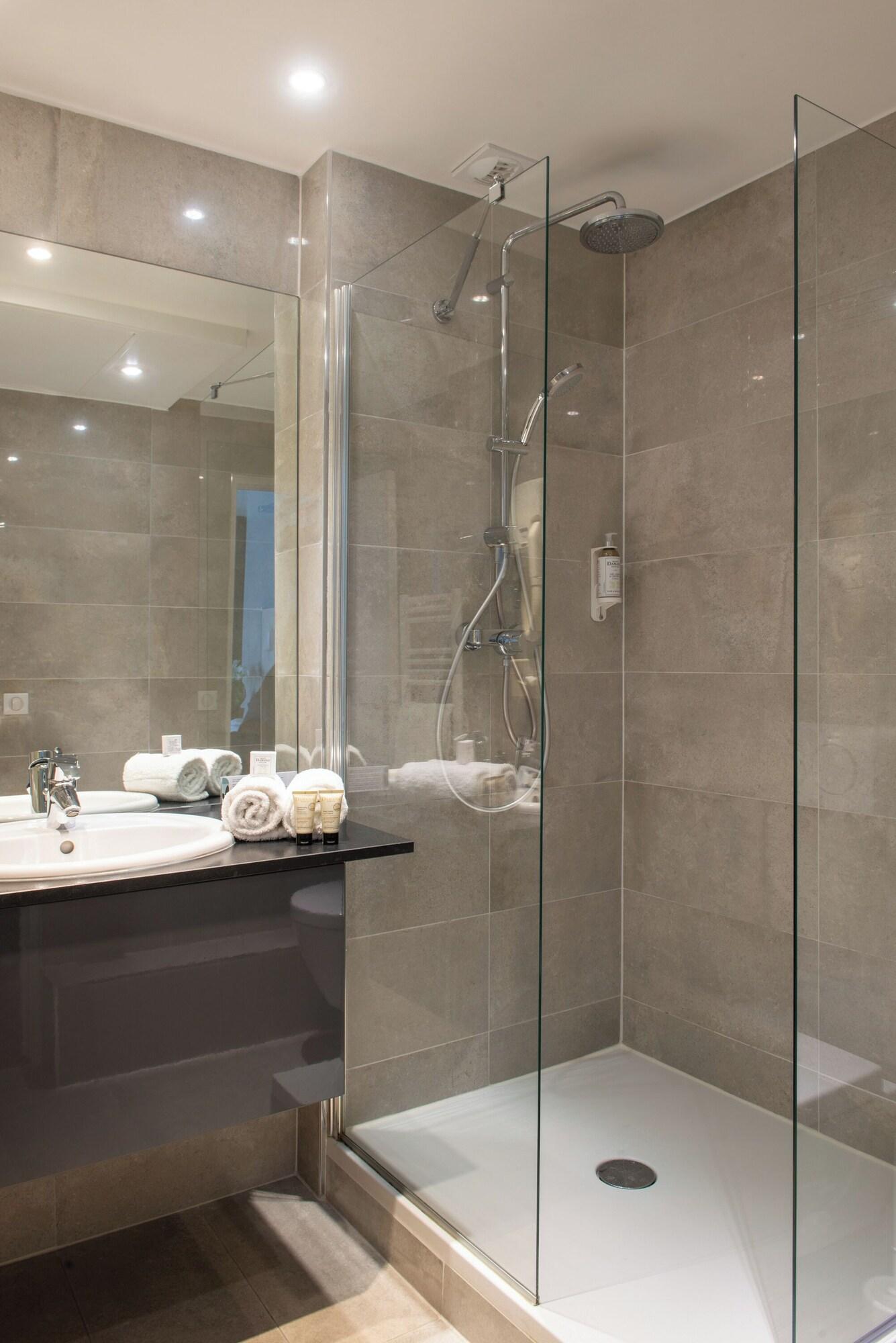 Quadruple Connecting Room