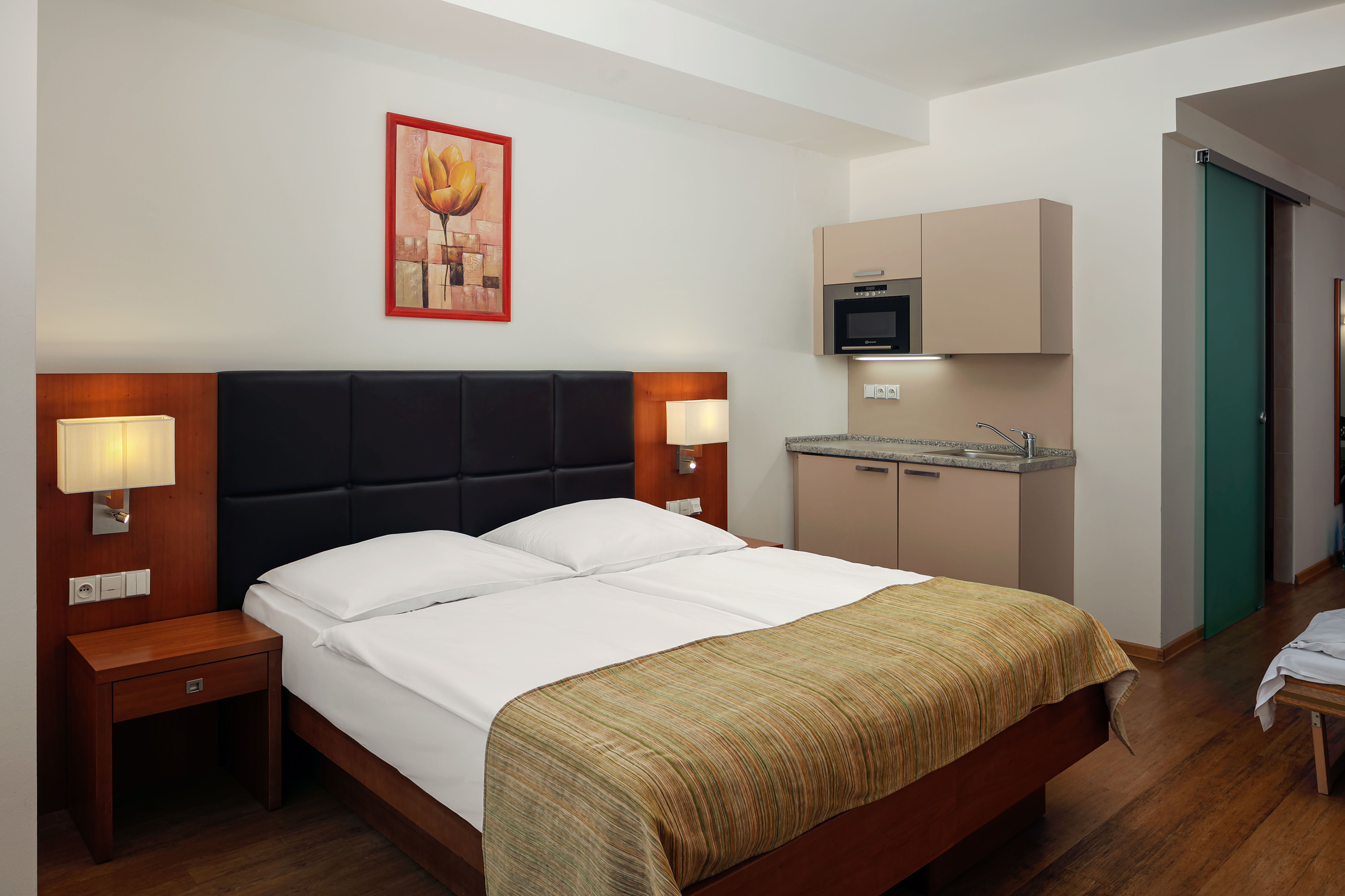 Apartment with Kitchenette