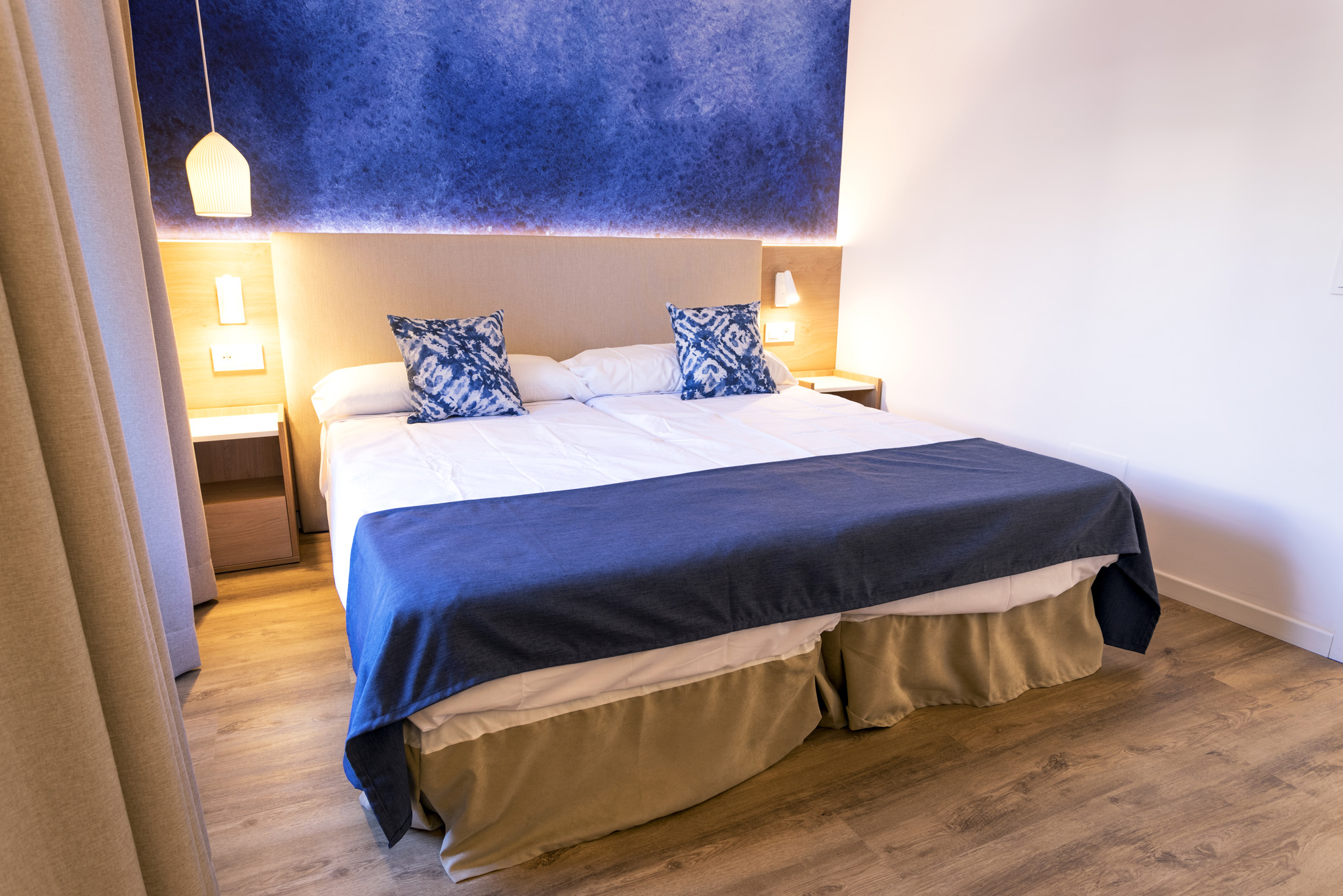 Double Single Pool View