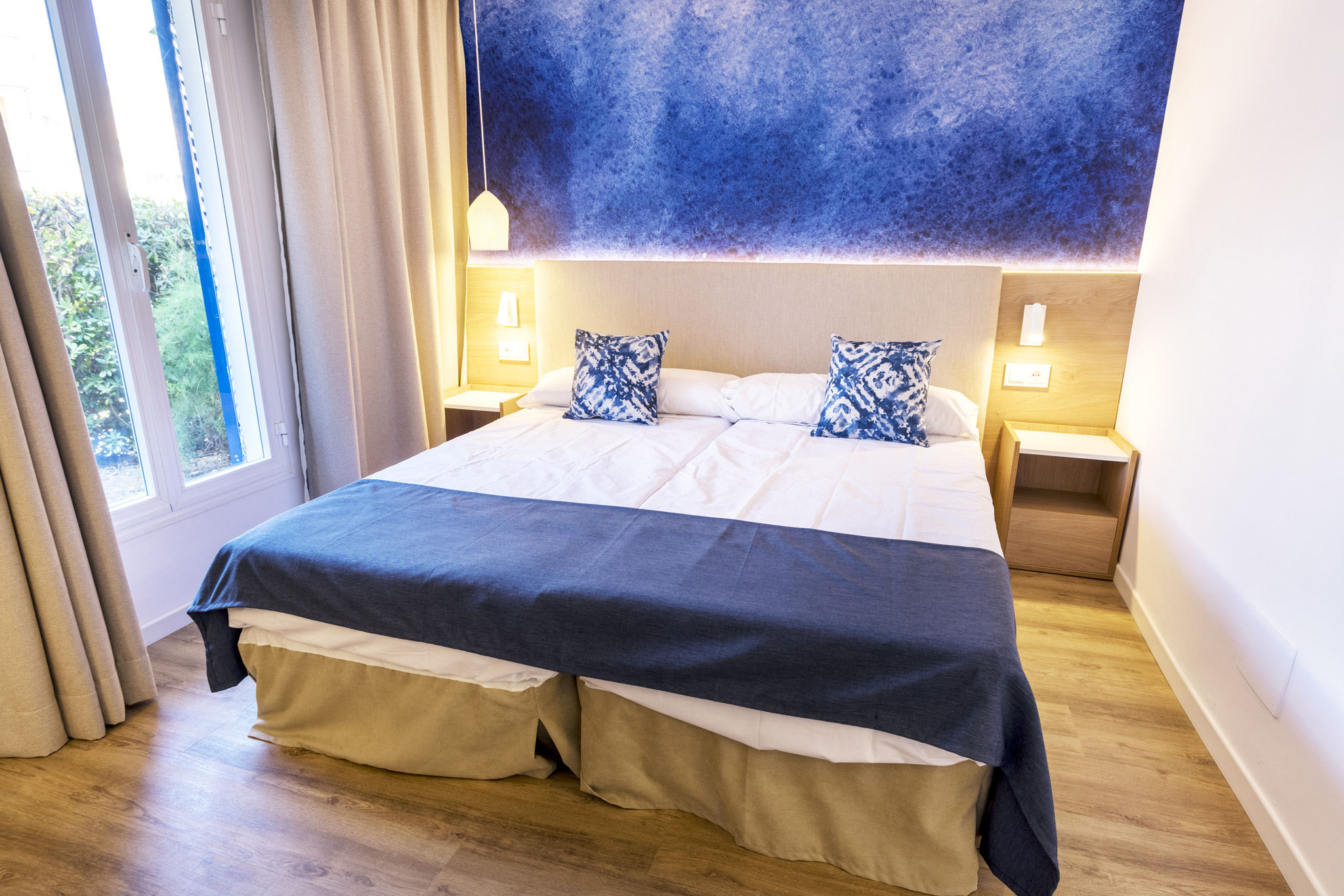 Double Single Pool View