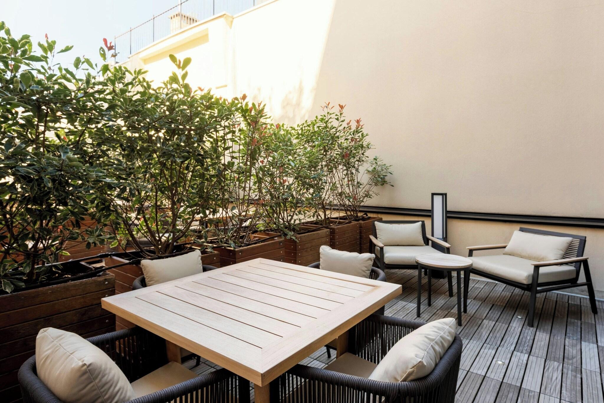 Double Deluxe King Bed