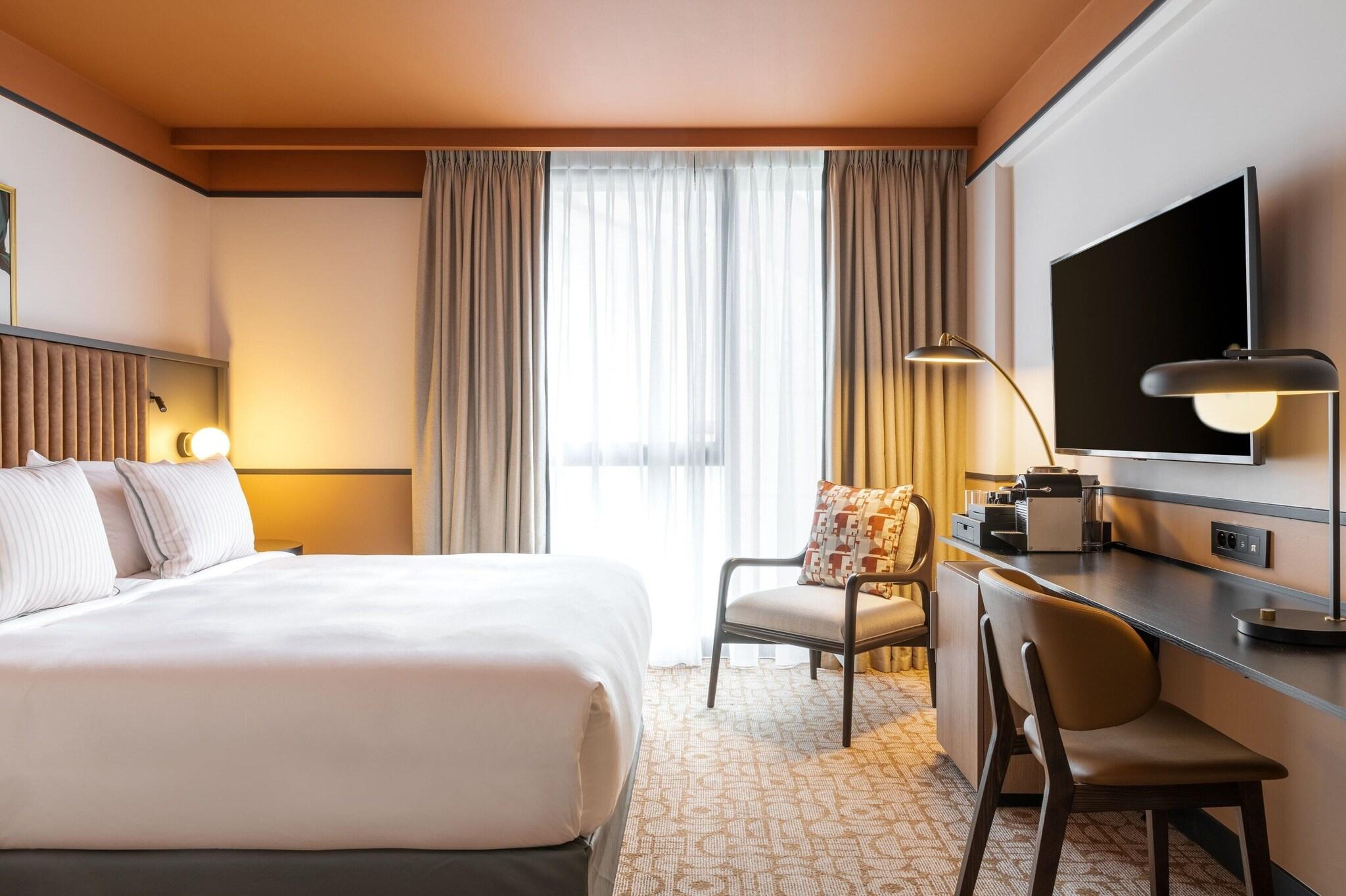 Double King Size Bed