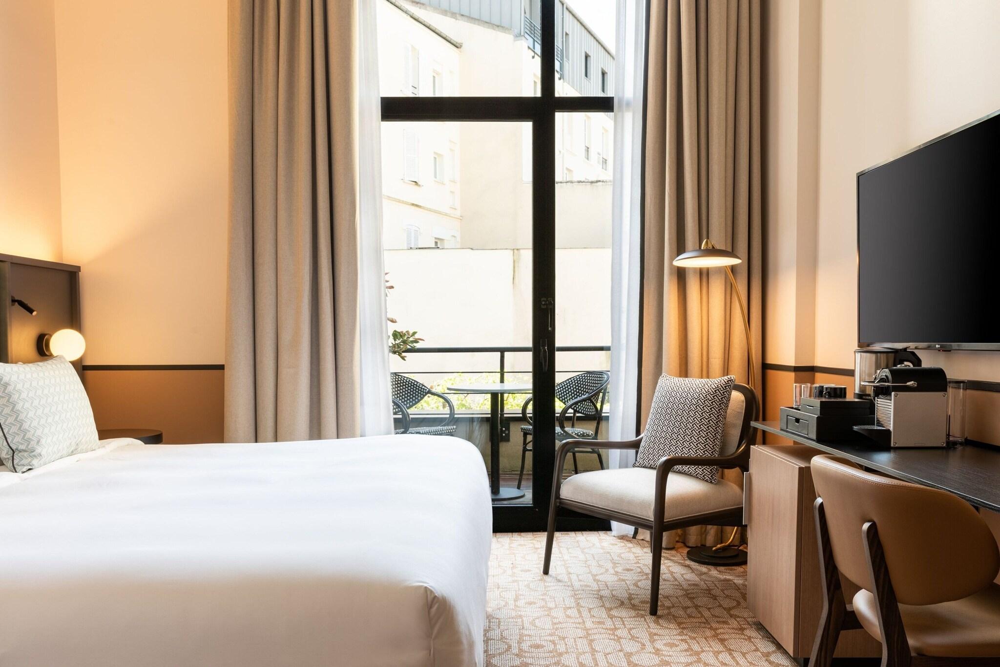 Junior Suite King Size Bed