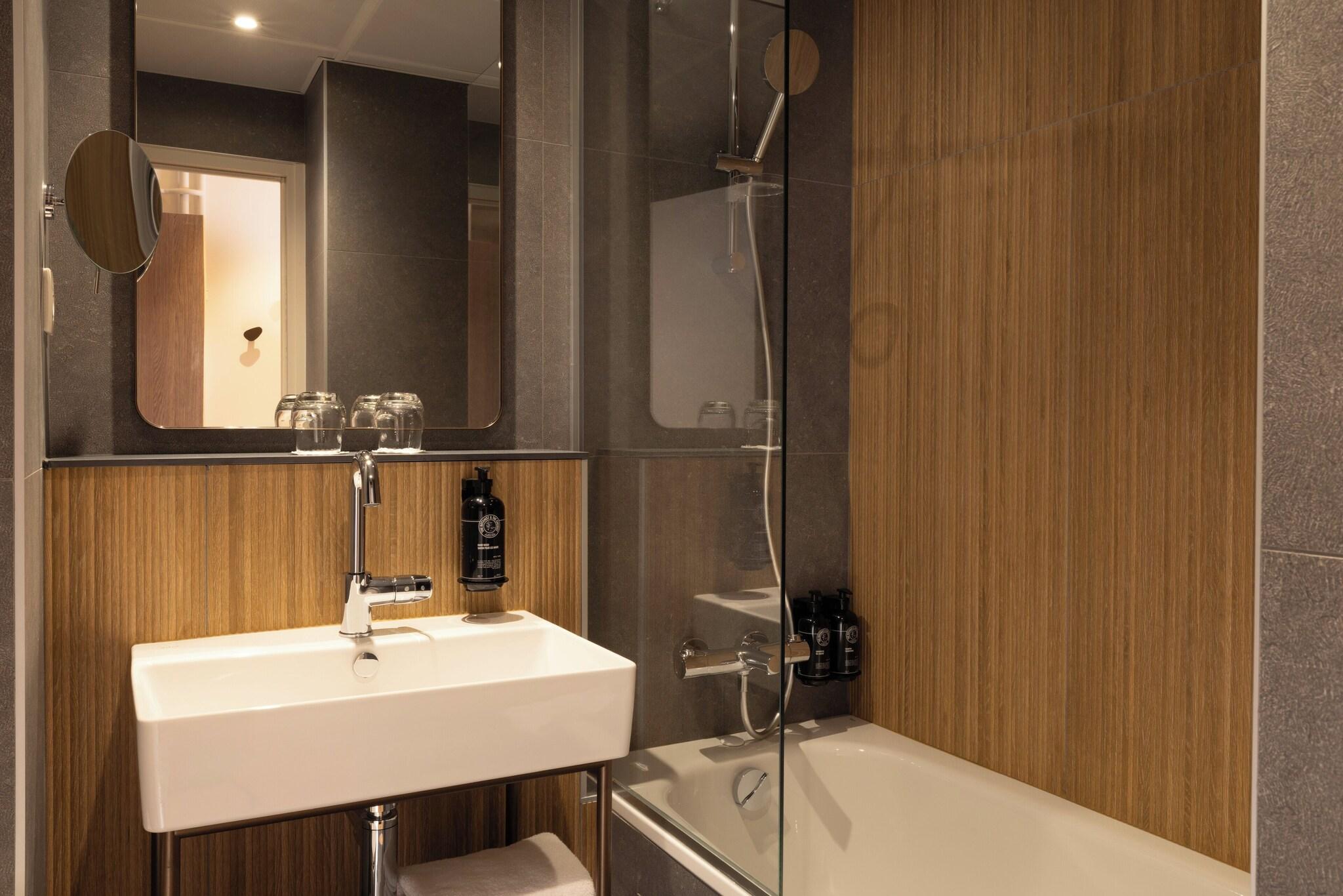 Quadruple Connecting Room