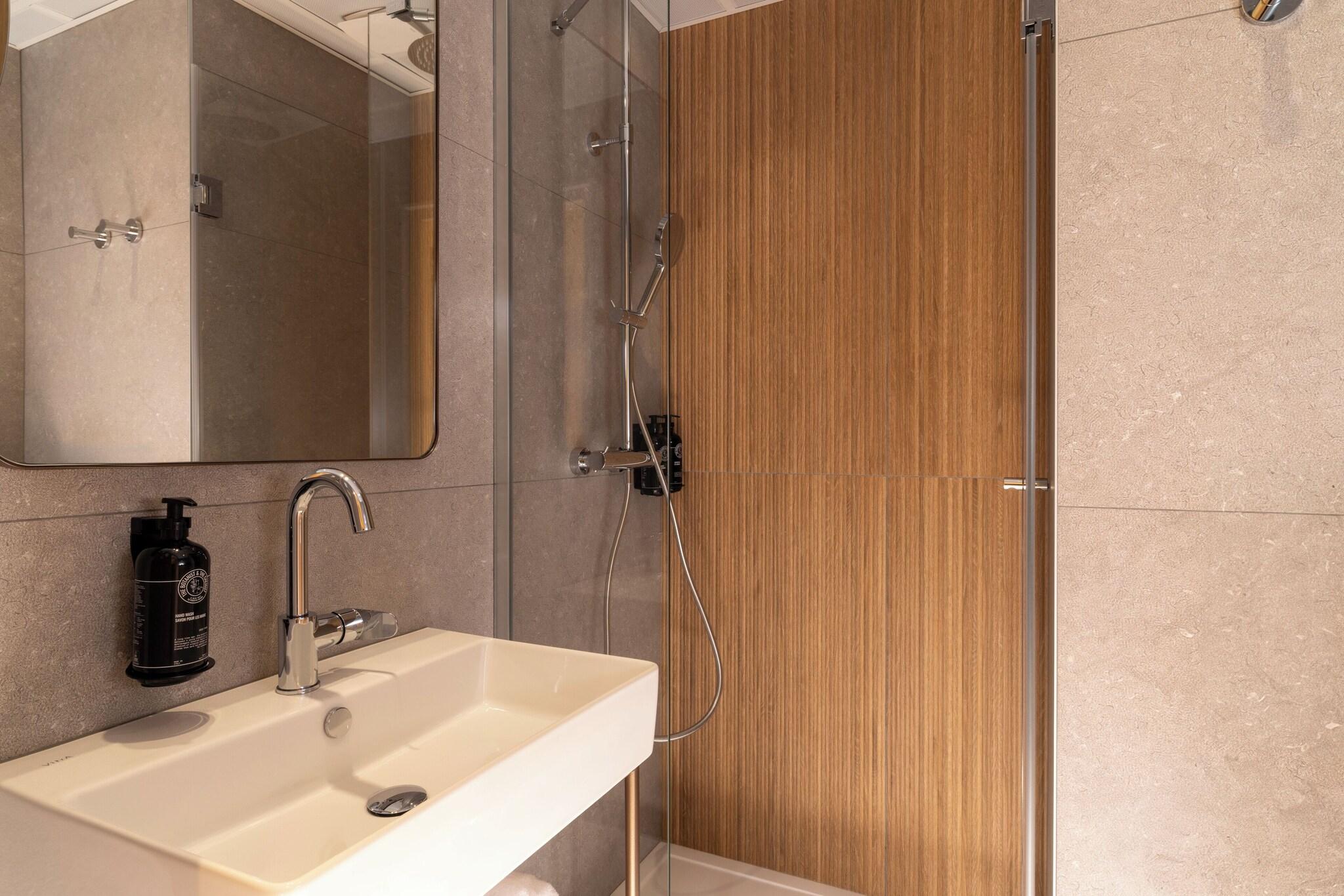 Quadruple Connecting Room