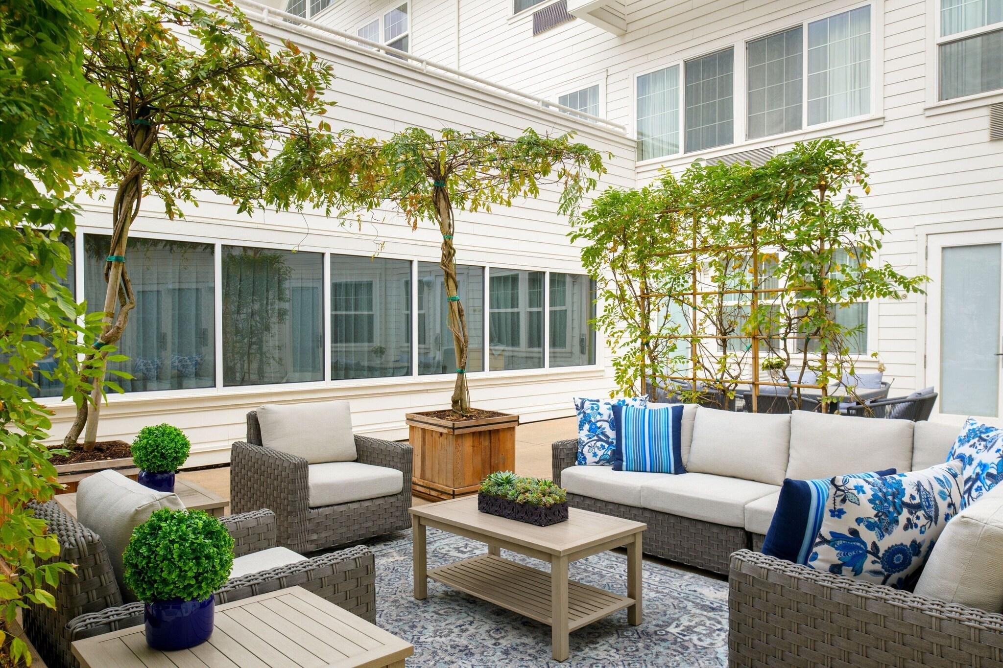 Double Garden View King Bed