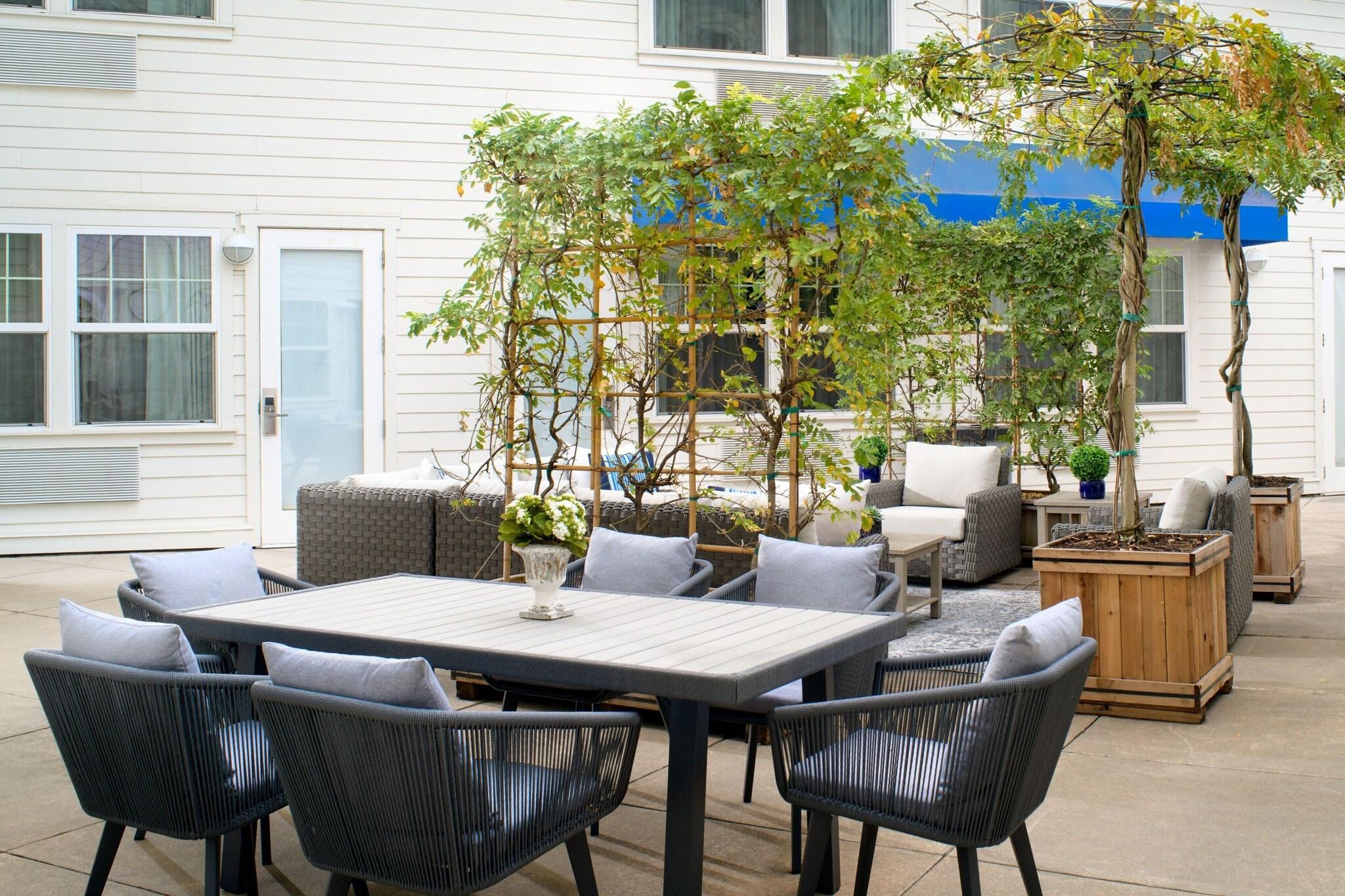 Quadruple Garden View Two Queen Beds