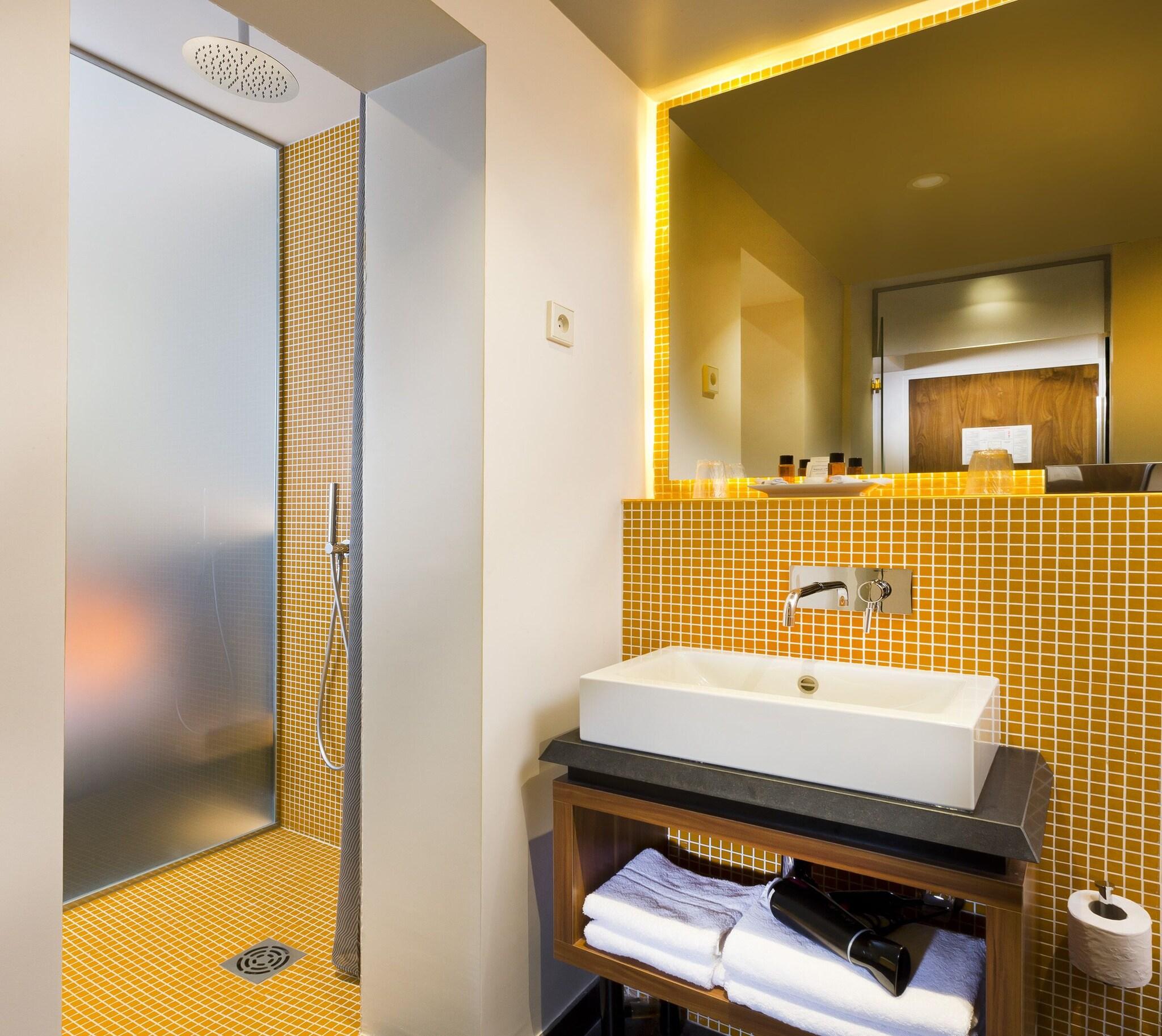 Double Queen Size Bed