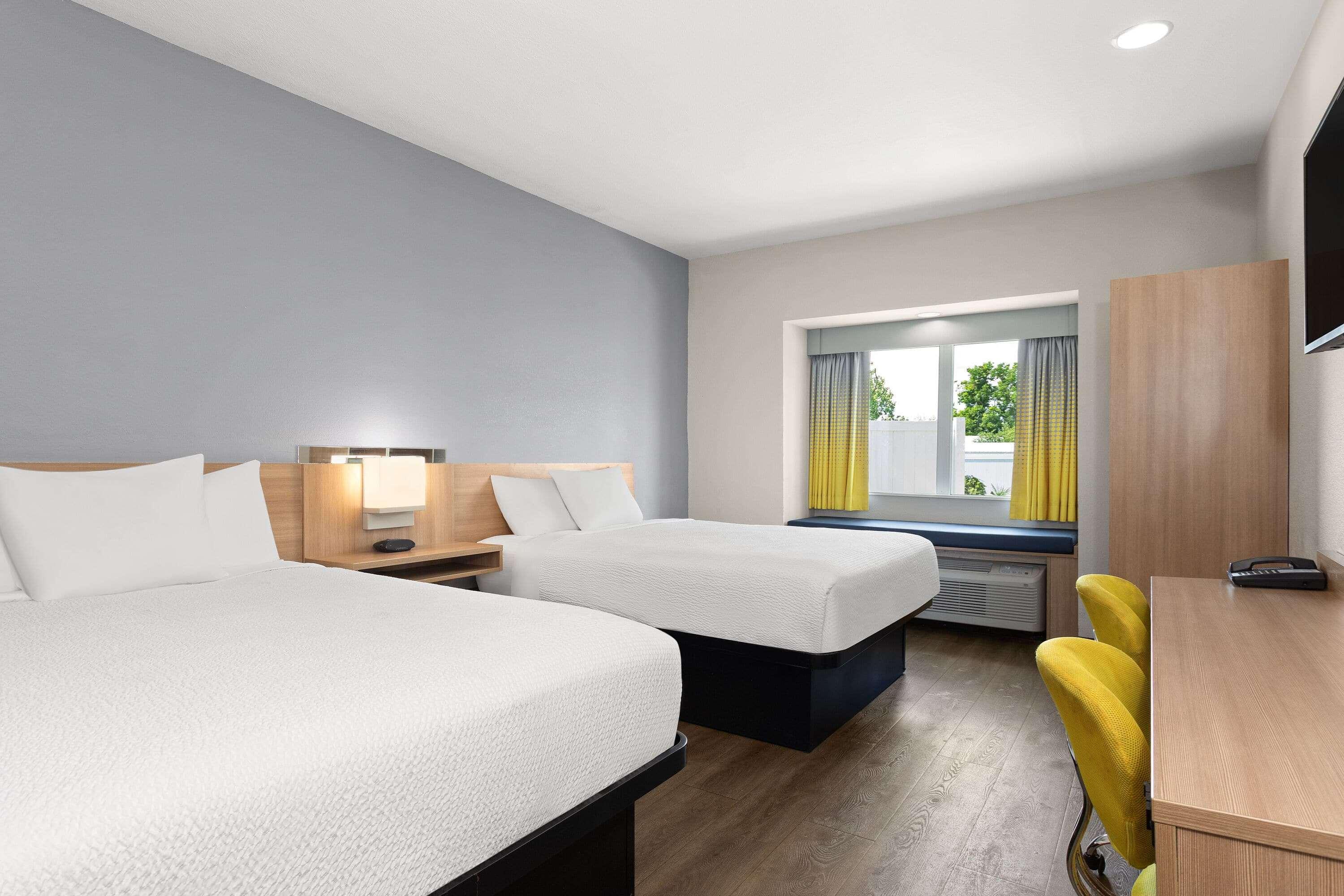 Quadruple Two Queen Beds