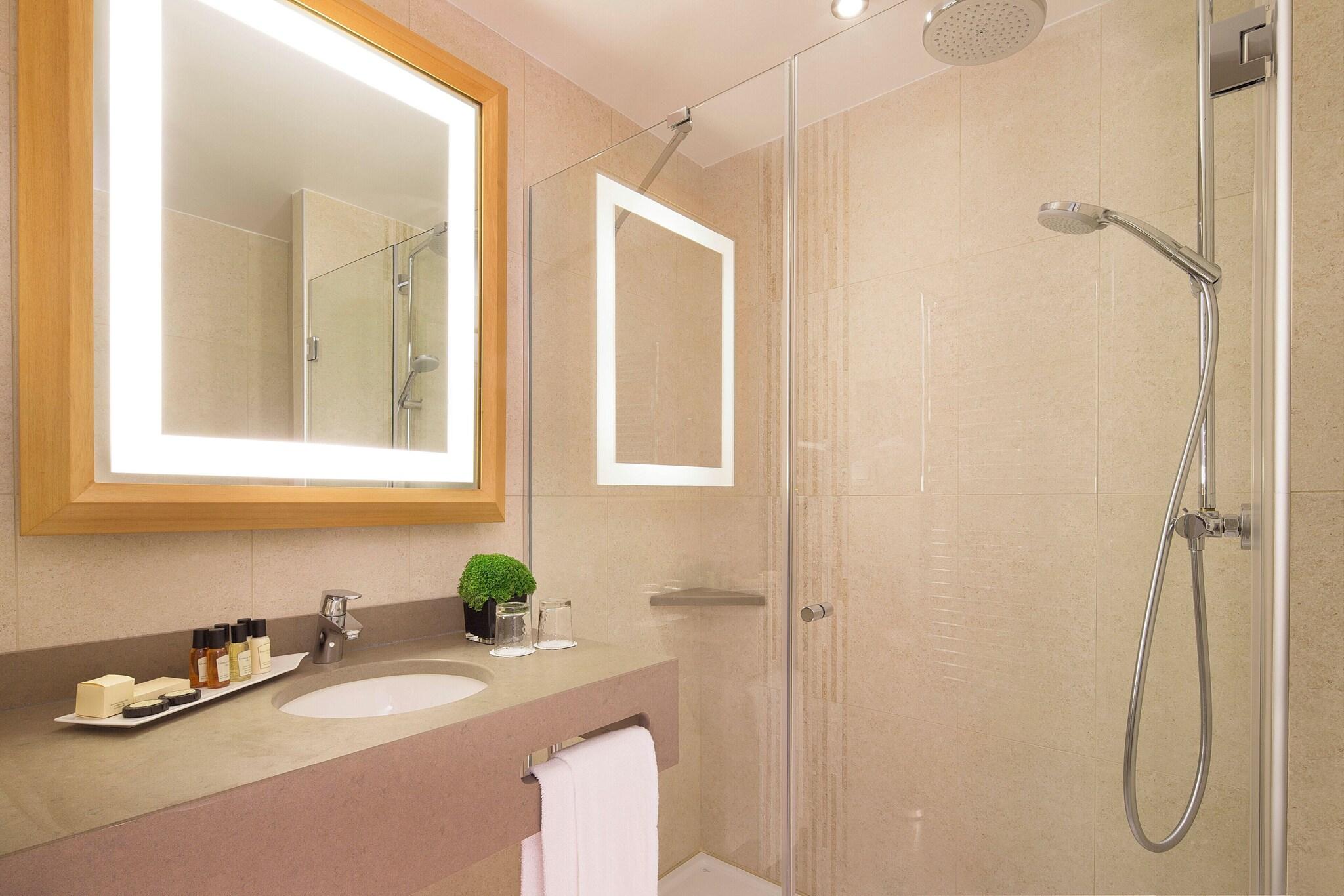 Double Connecting Room