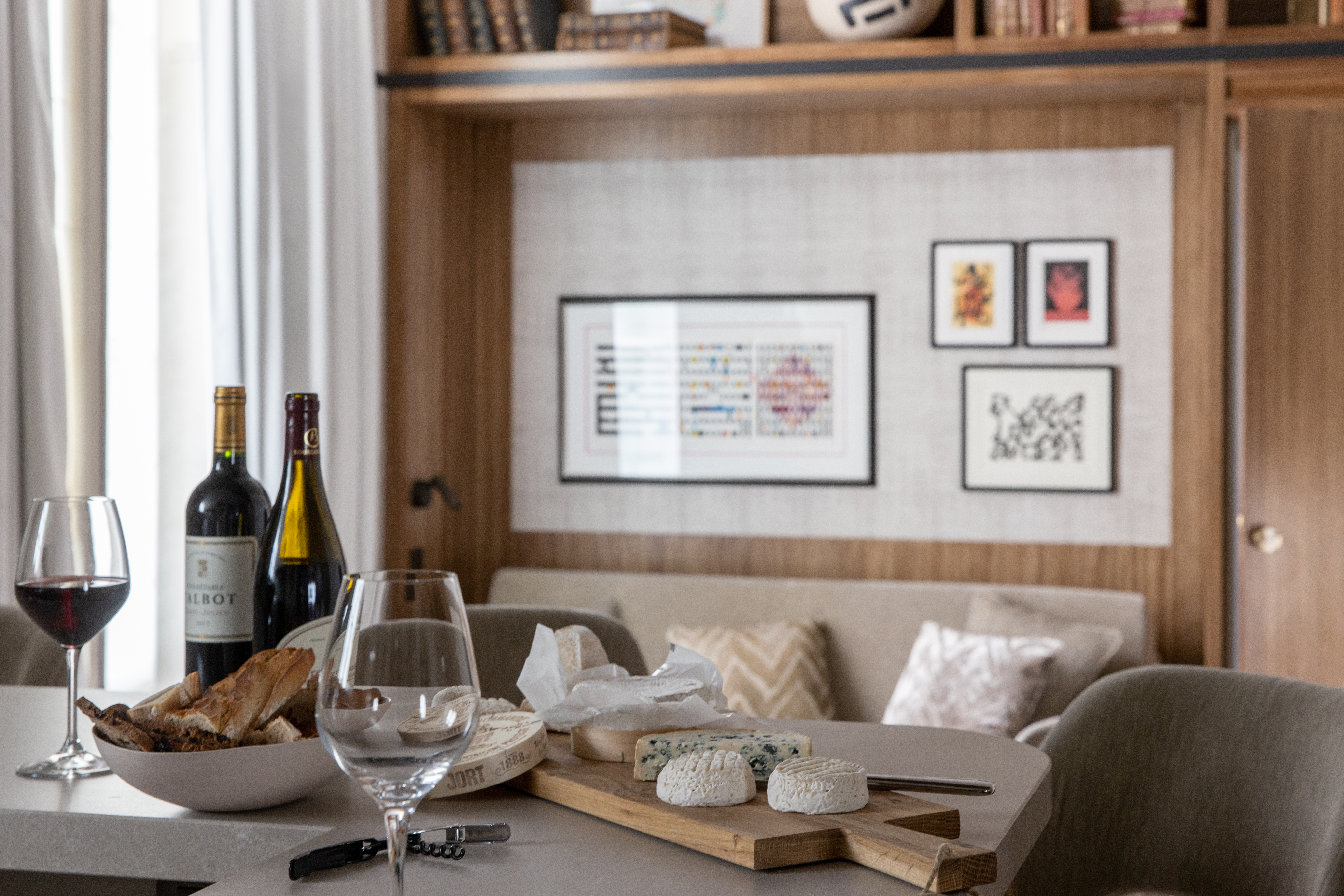 Apartment One Bedroom Two Bathrooms