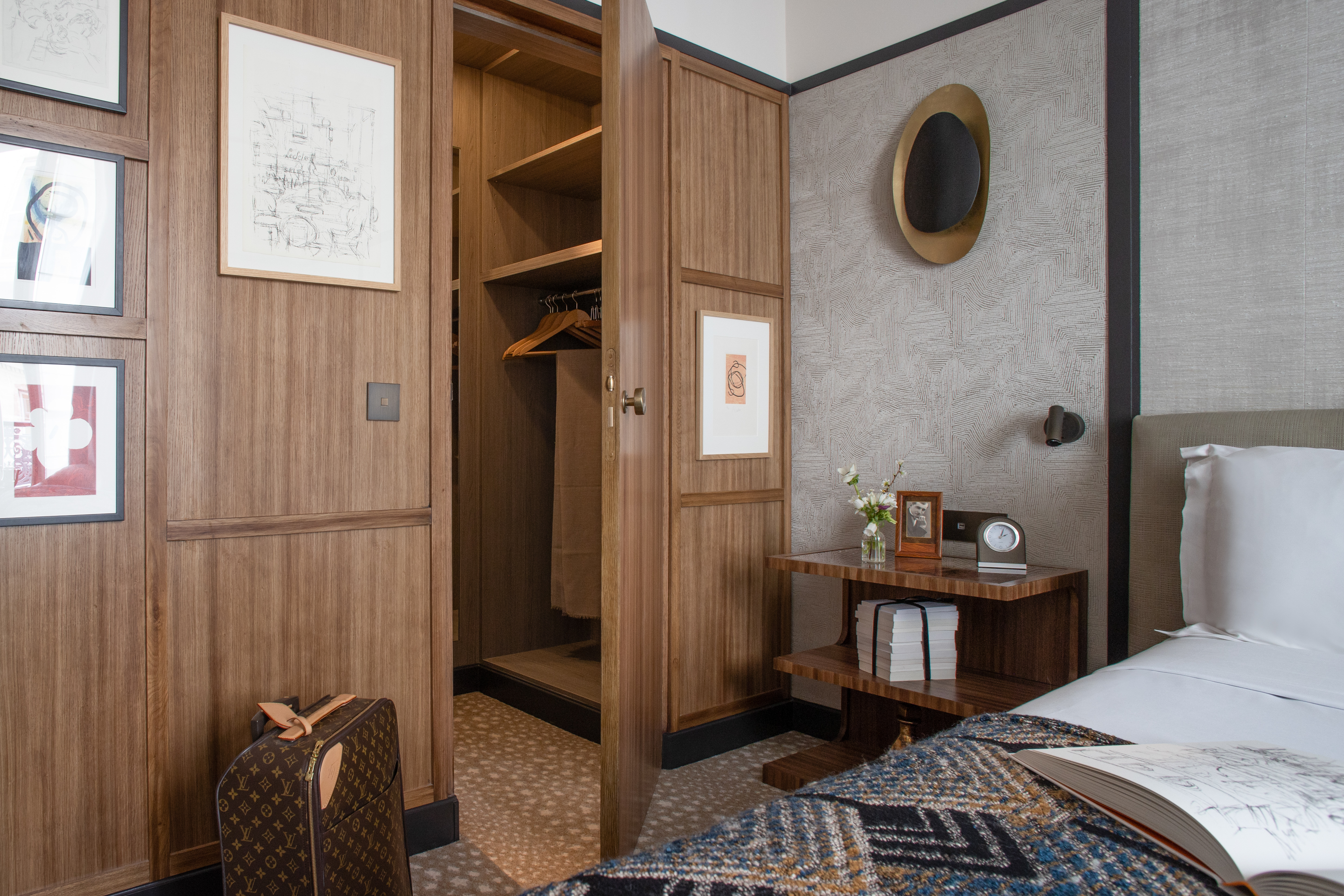 Apartment One Bedroom Two Bathrooms