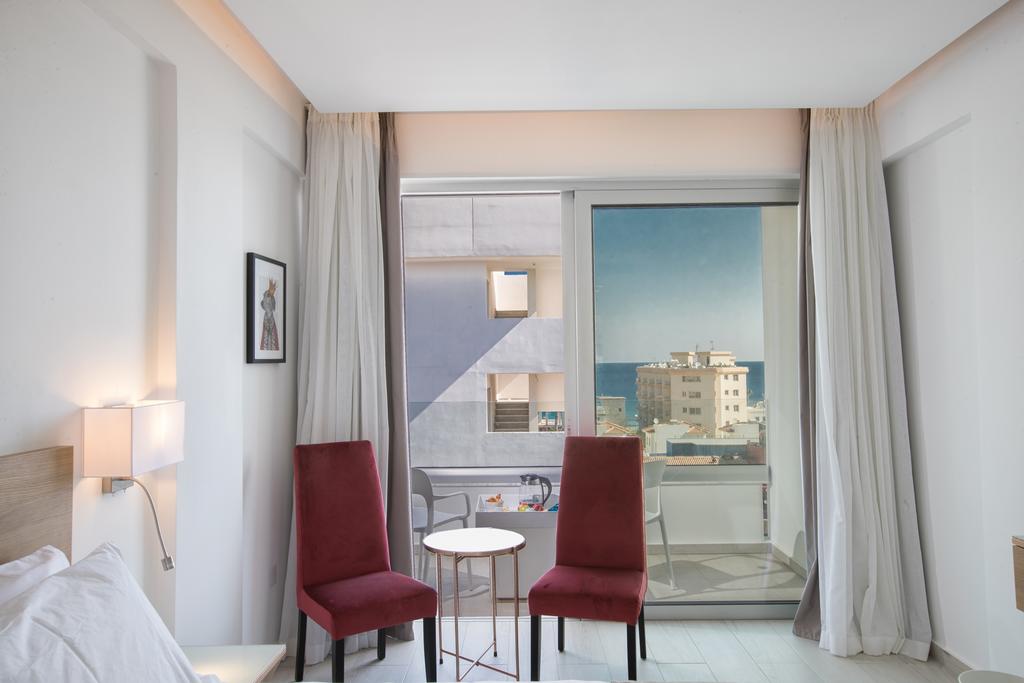 Double or Twin Superior Side Sea View