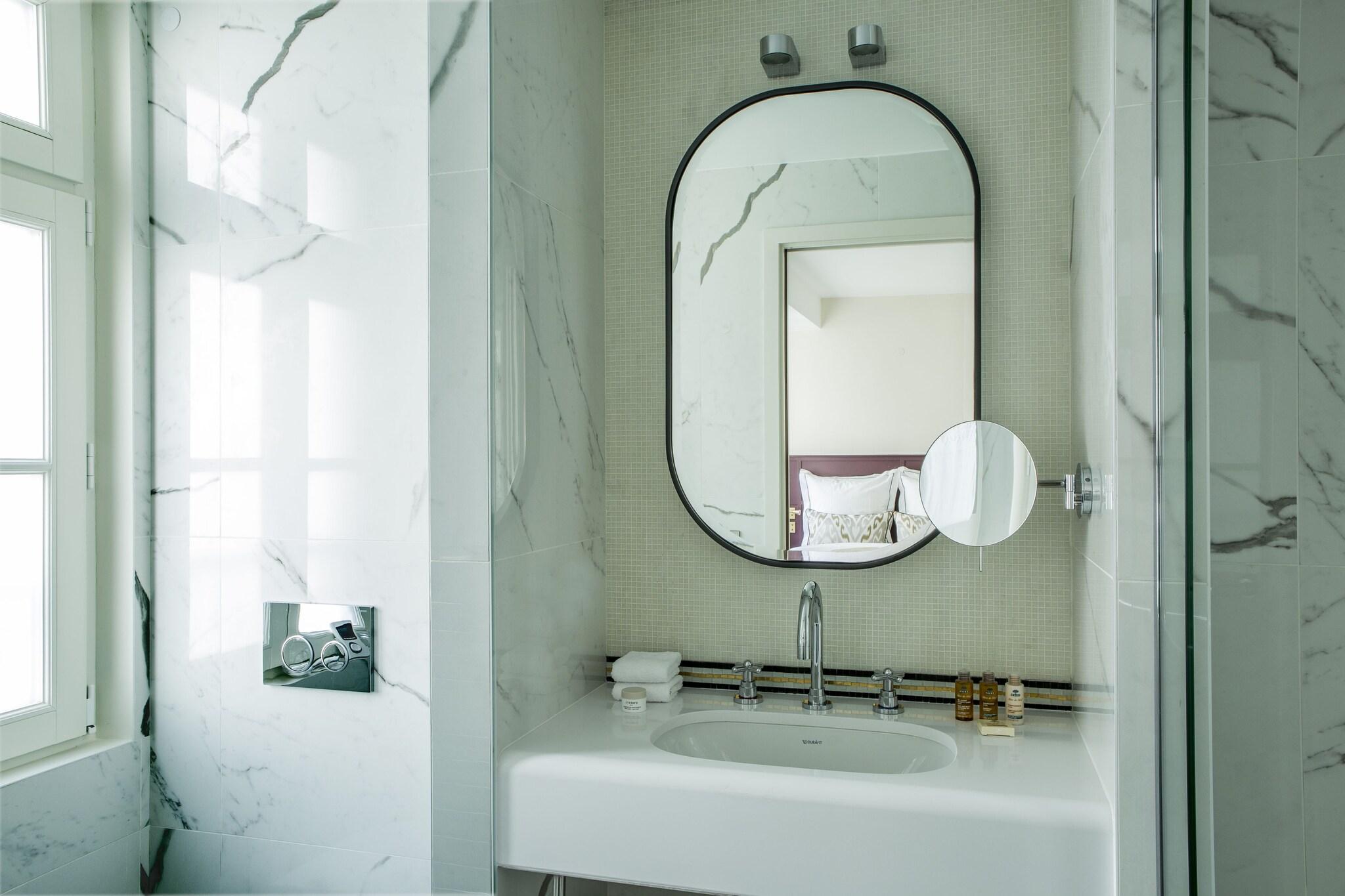 Double Deluxe Queen Bed