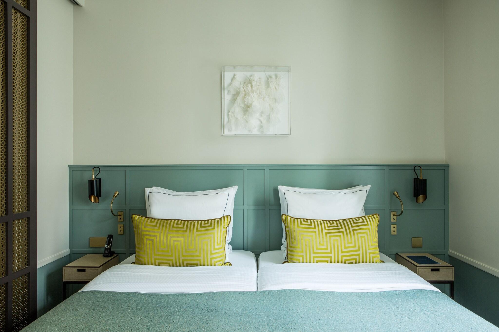 Double Deluxe Queen Bed