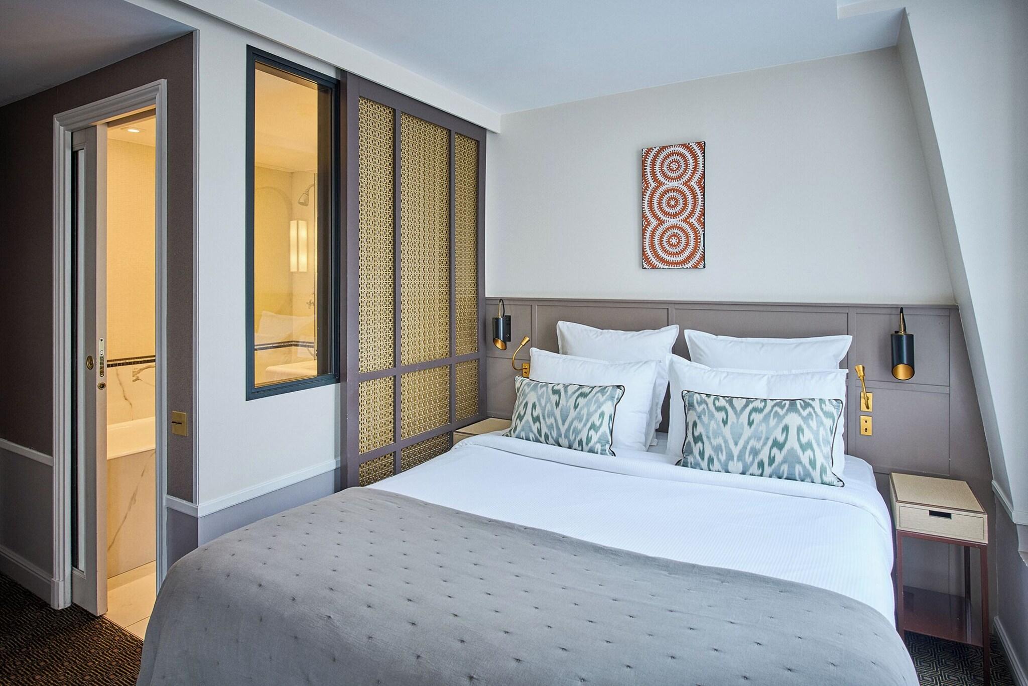 Double Deluxe Queen Bed