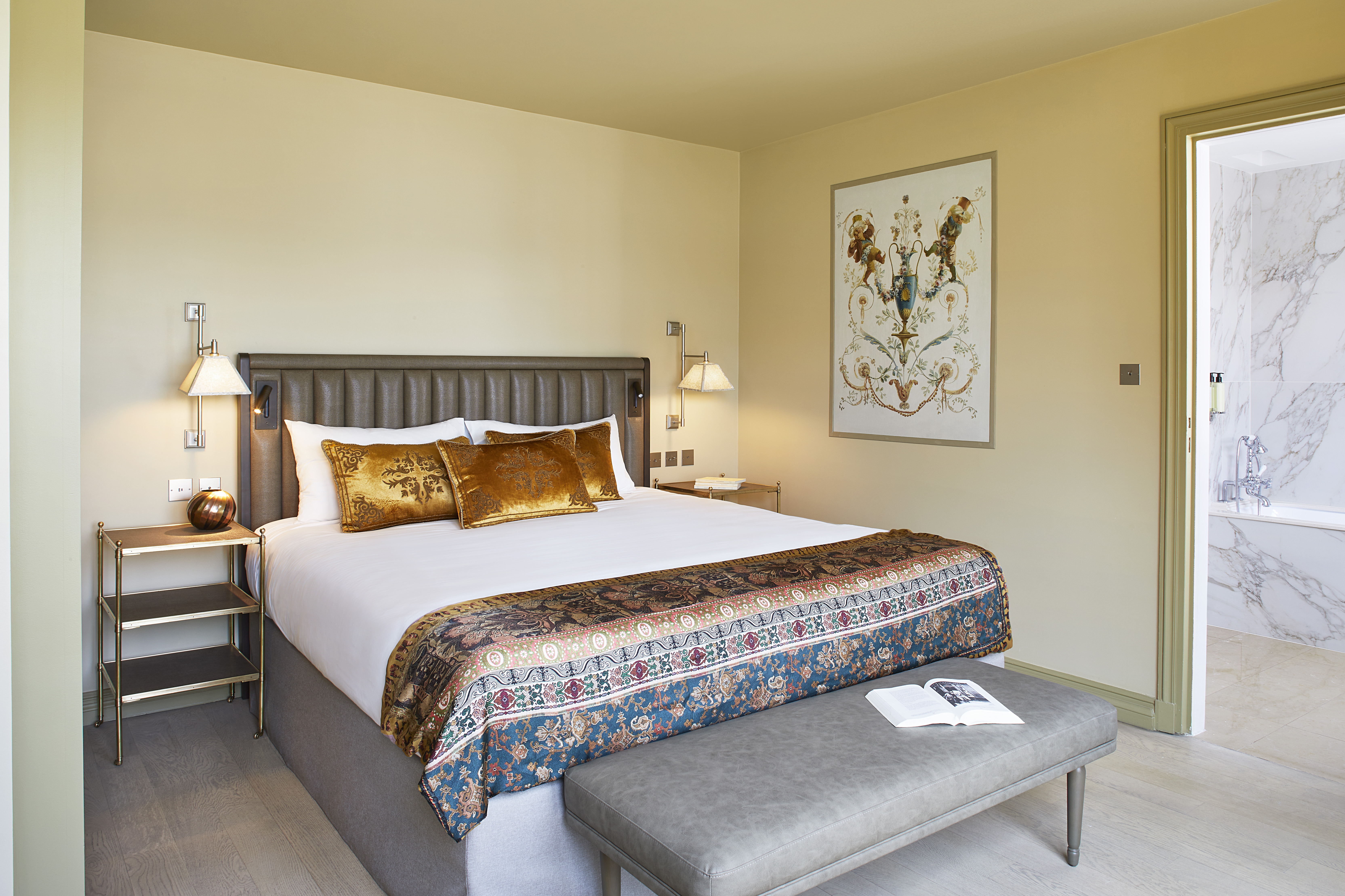 Double Deluxe One Bed