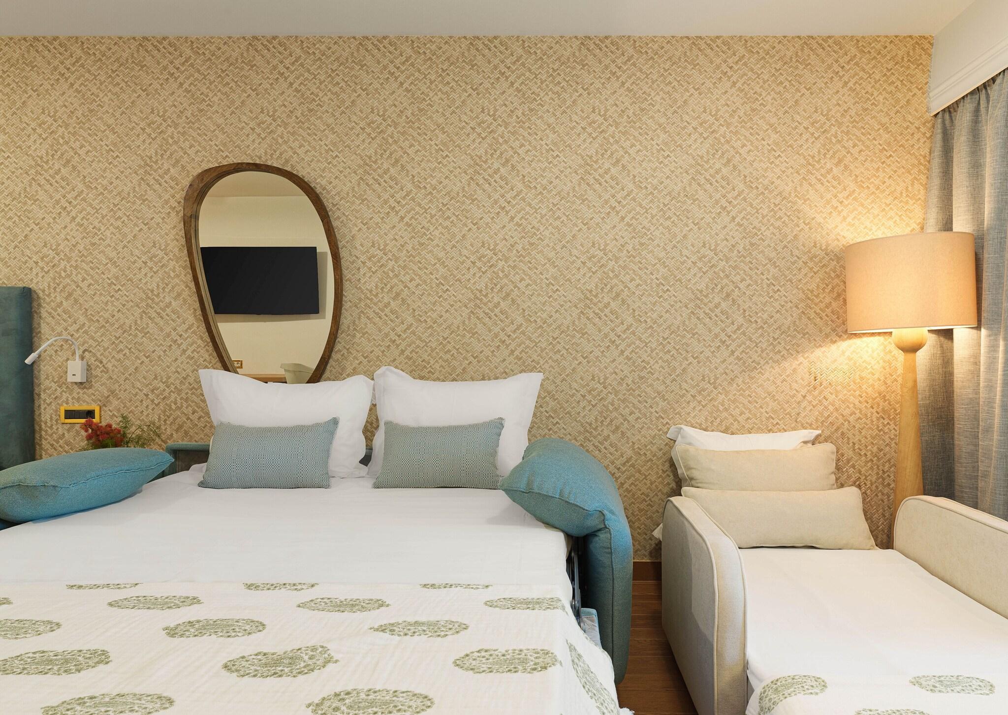 Family Room Queen Size Bed