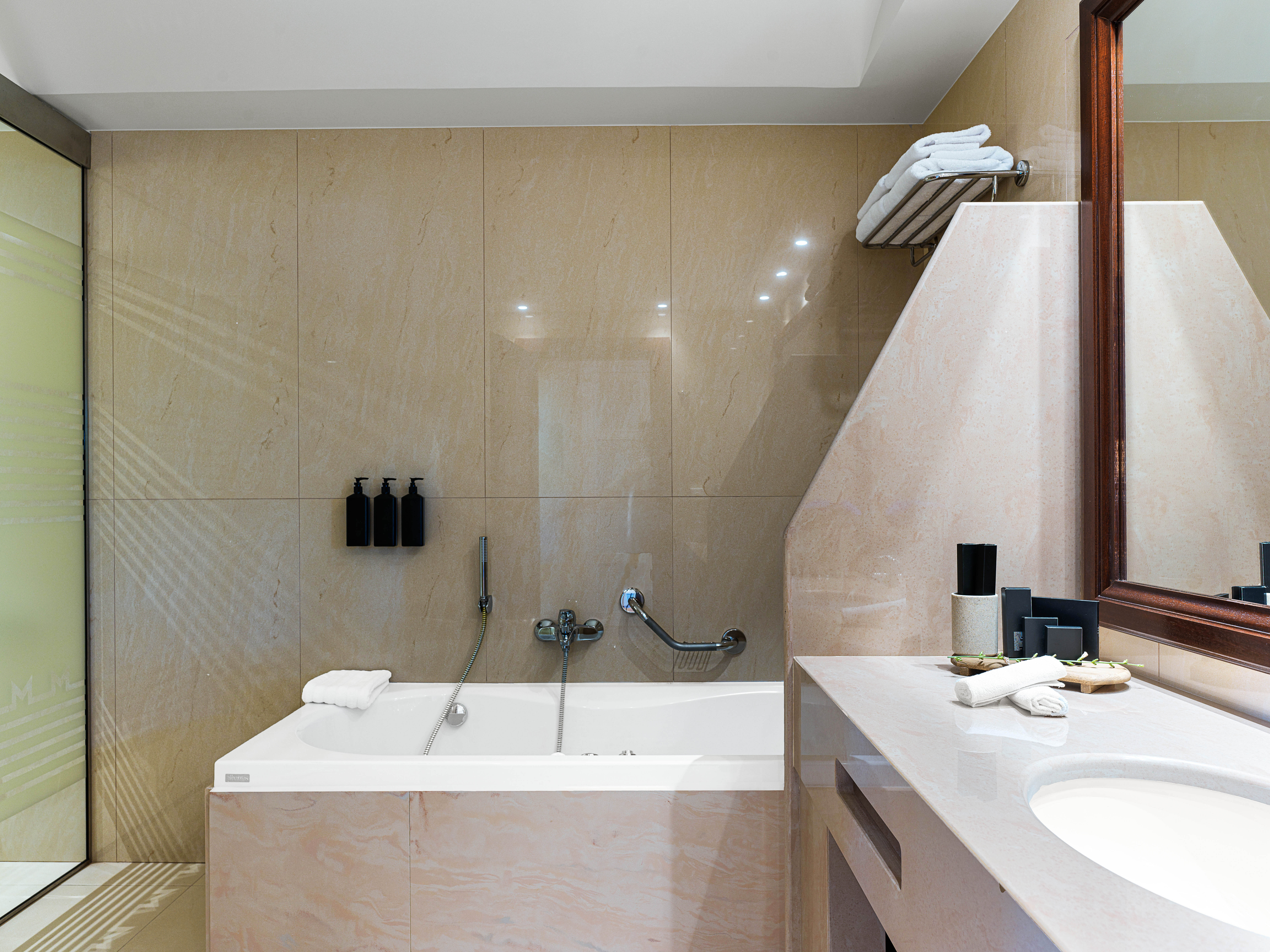 Family Room Deluxe Sea View